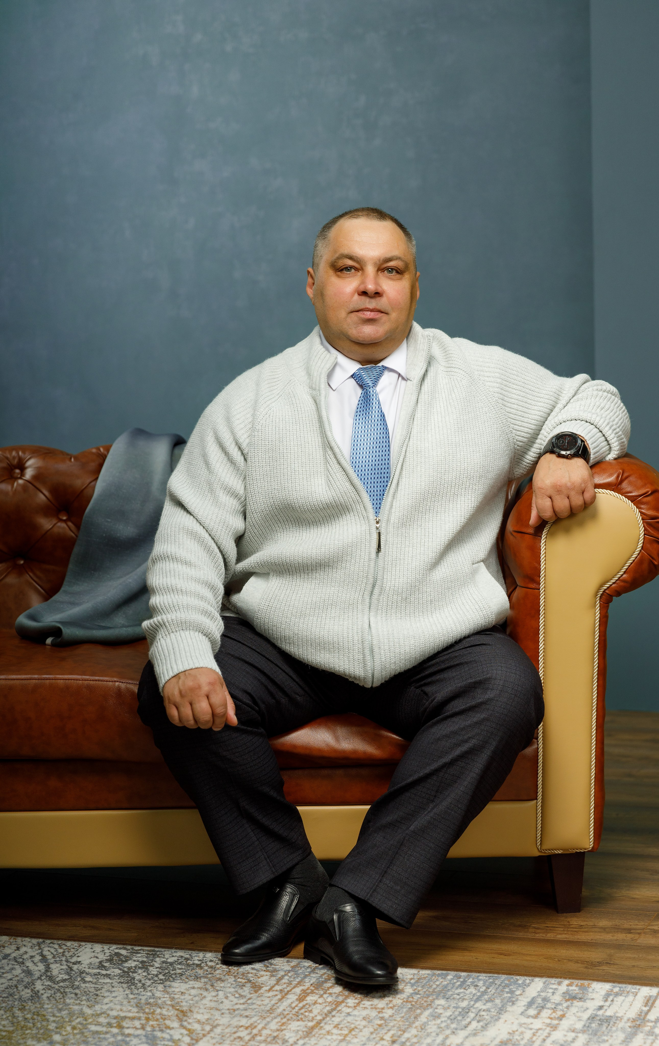 Деловой портрет. Фотограф Анна Телекаева, выпускные альбомы, семейные и репортажные съемки в Омске