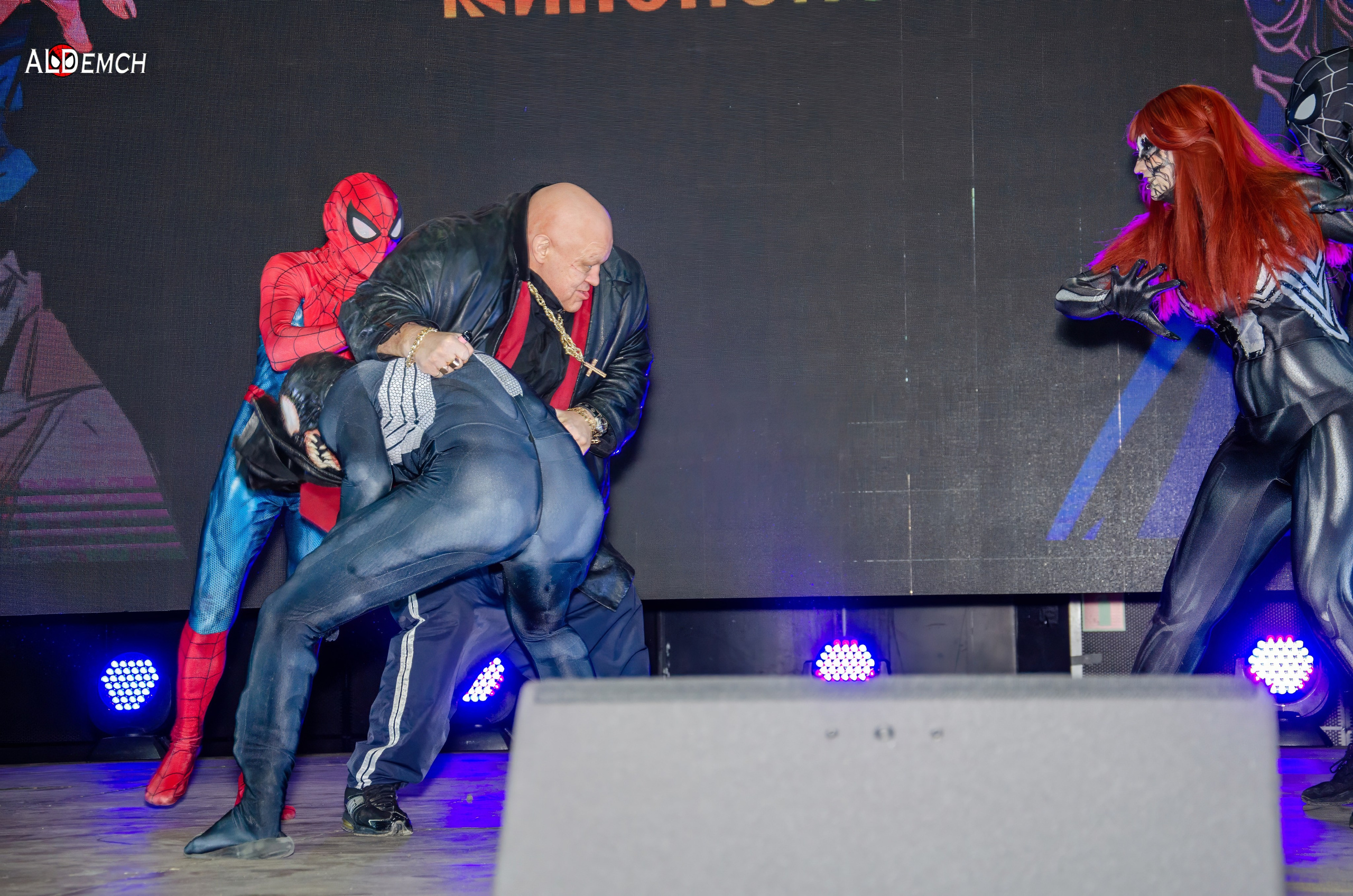 Марвел комикс картинки персонажей и косплей фото в России