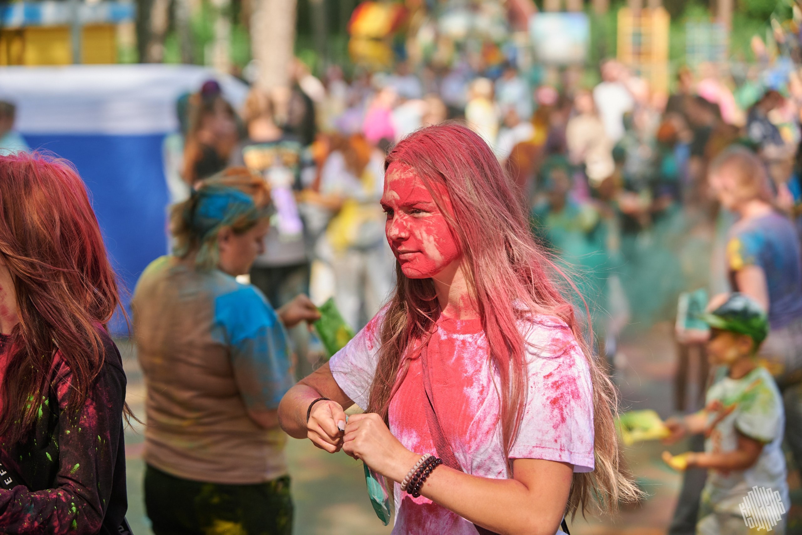 Краски 2024 Иваново Парк Харинка. Фотограф в Иваново: Каталожная съемка одежды и постельного белья, Wildberries