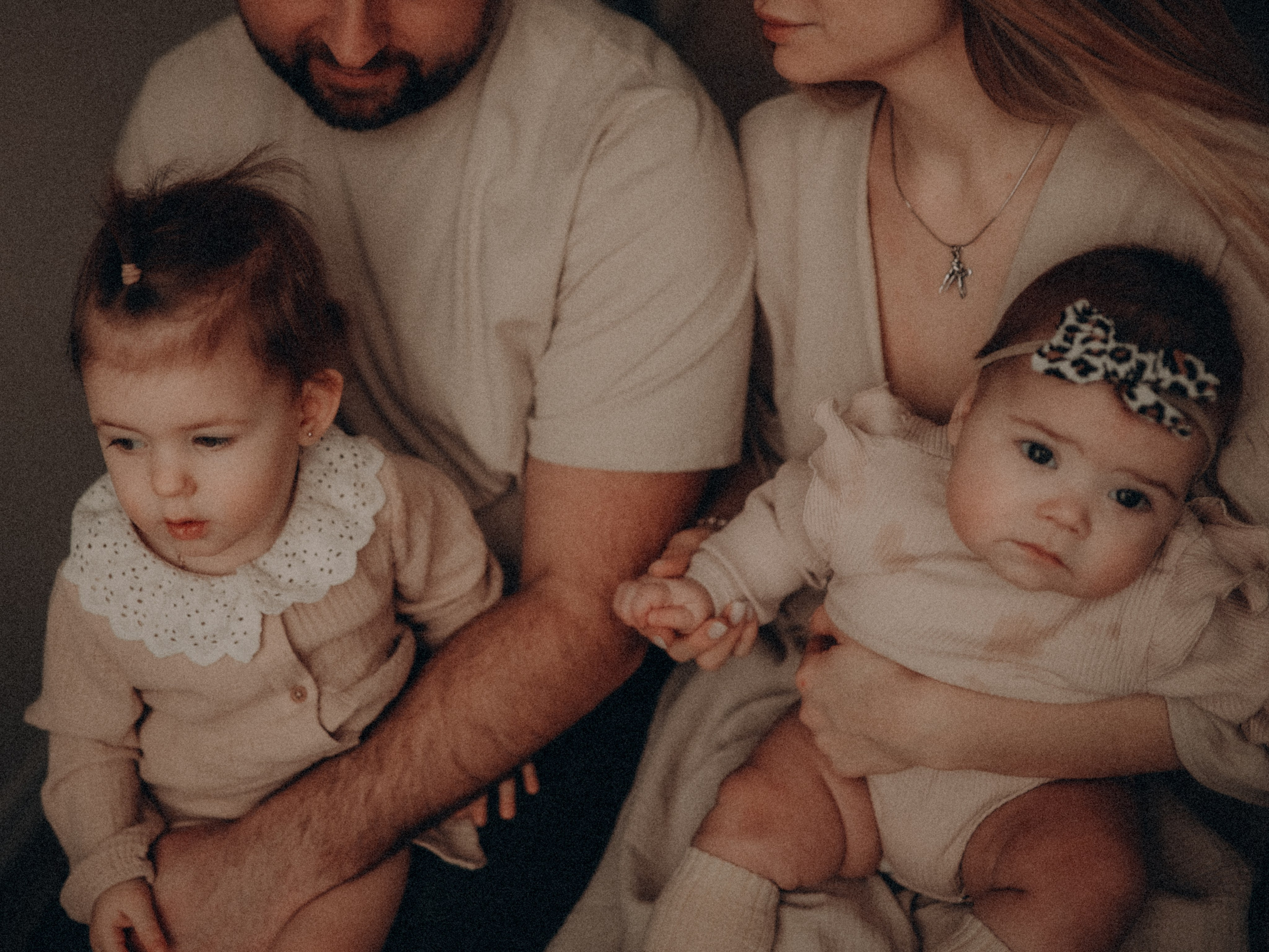 Катя, Максим и малышки Агата с Даной. Семейный фотограф в Москве и Люберцах Юлия Гуськова