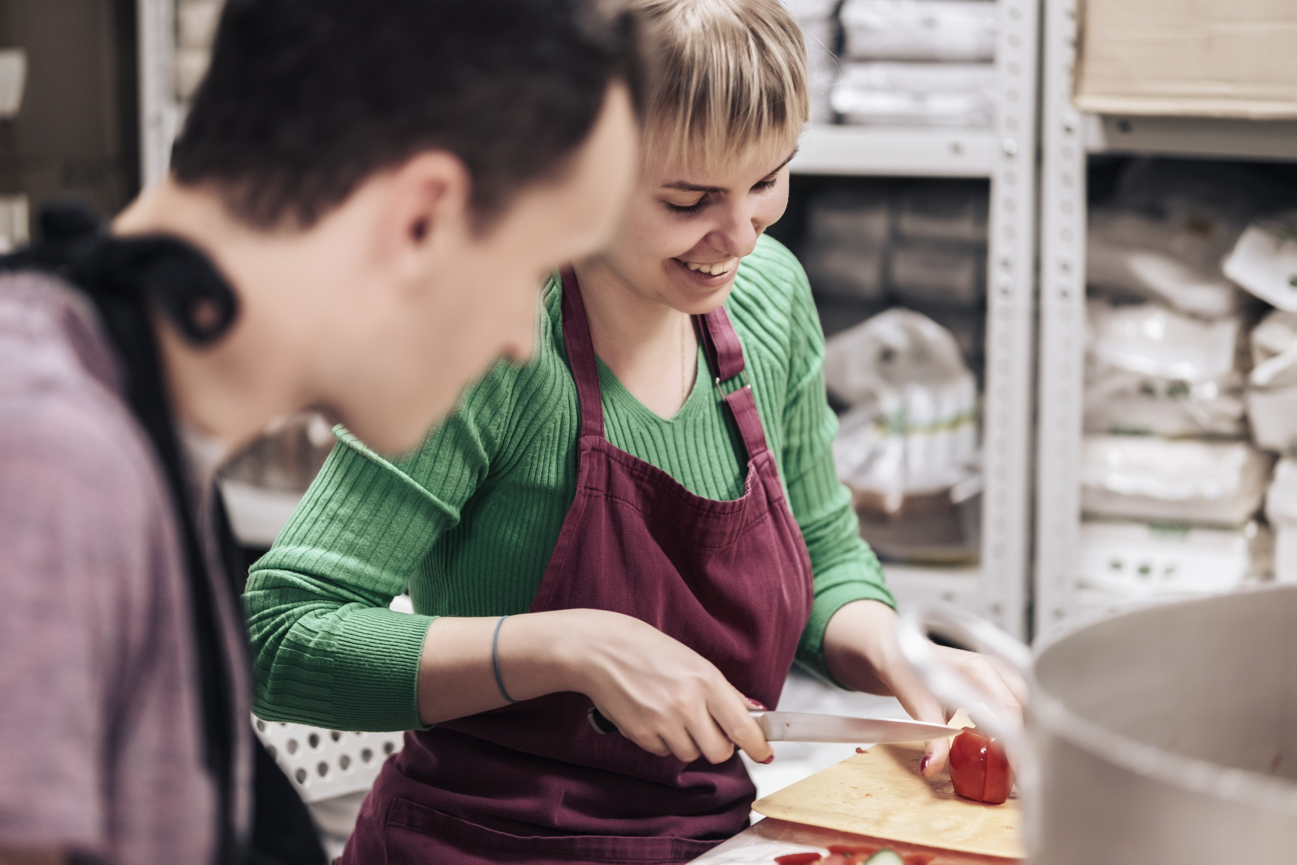 Готовка для бездомных и кормление их в Москве. Фотограф в Москве Максим Скоробогатов