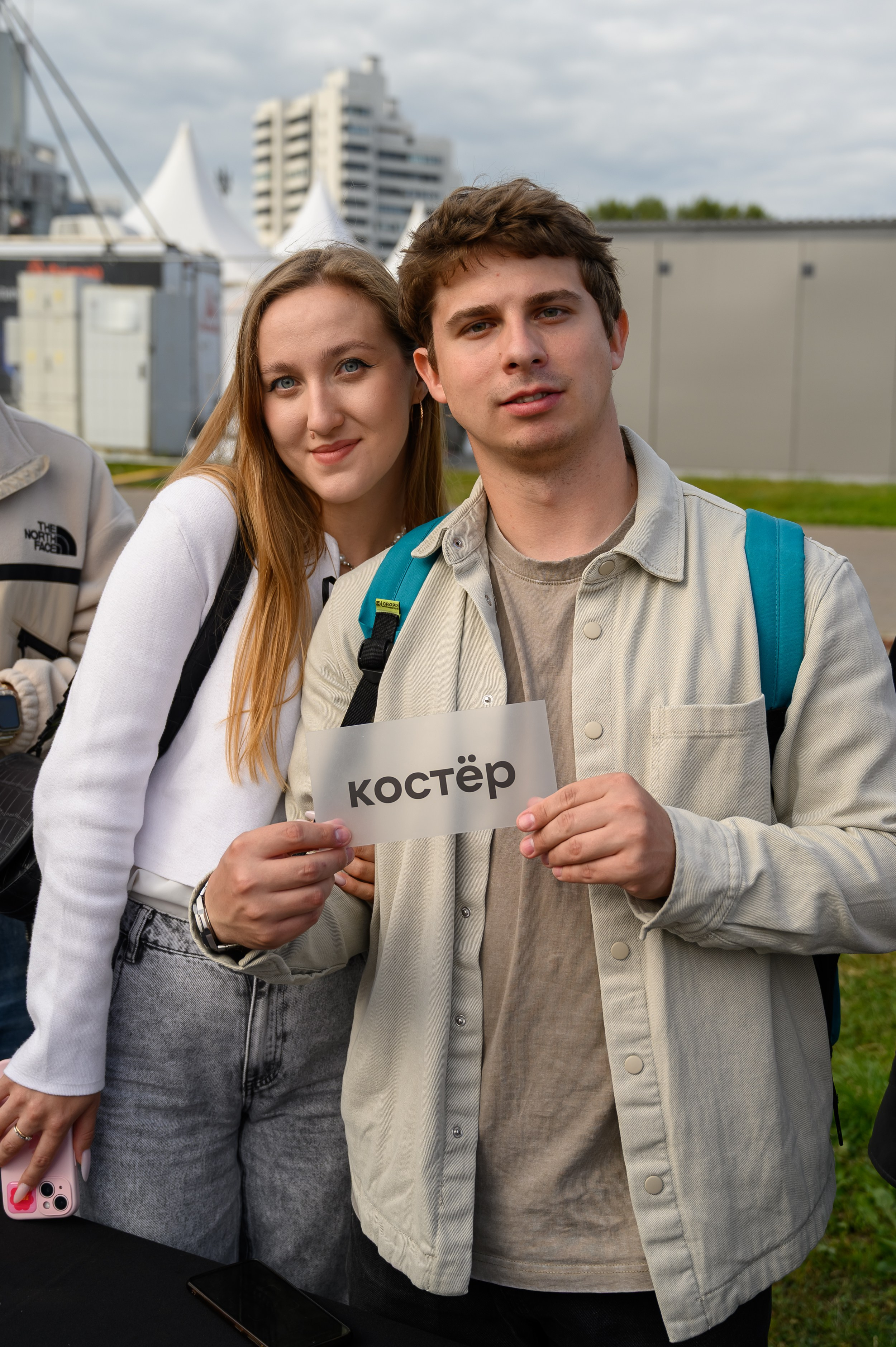 Гости Казанского VK Fest выполняют задания квеста от организаторов стенда VK Сообщества