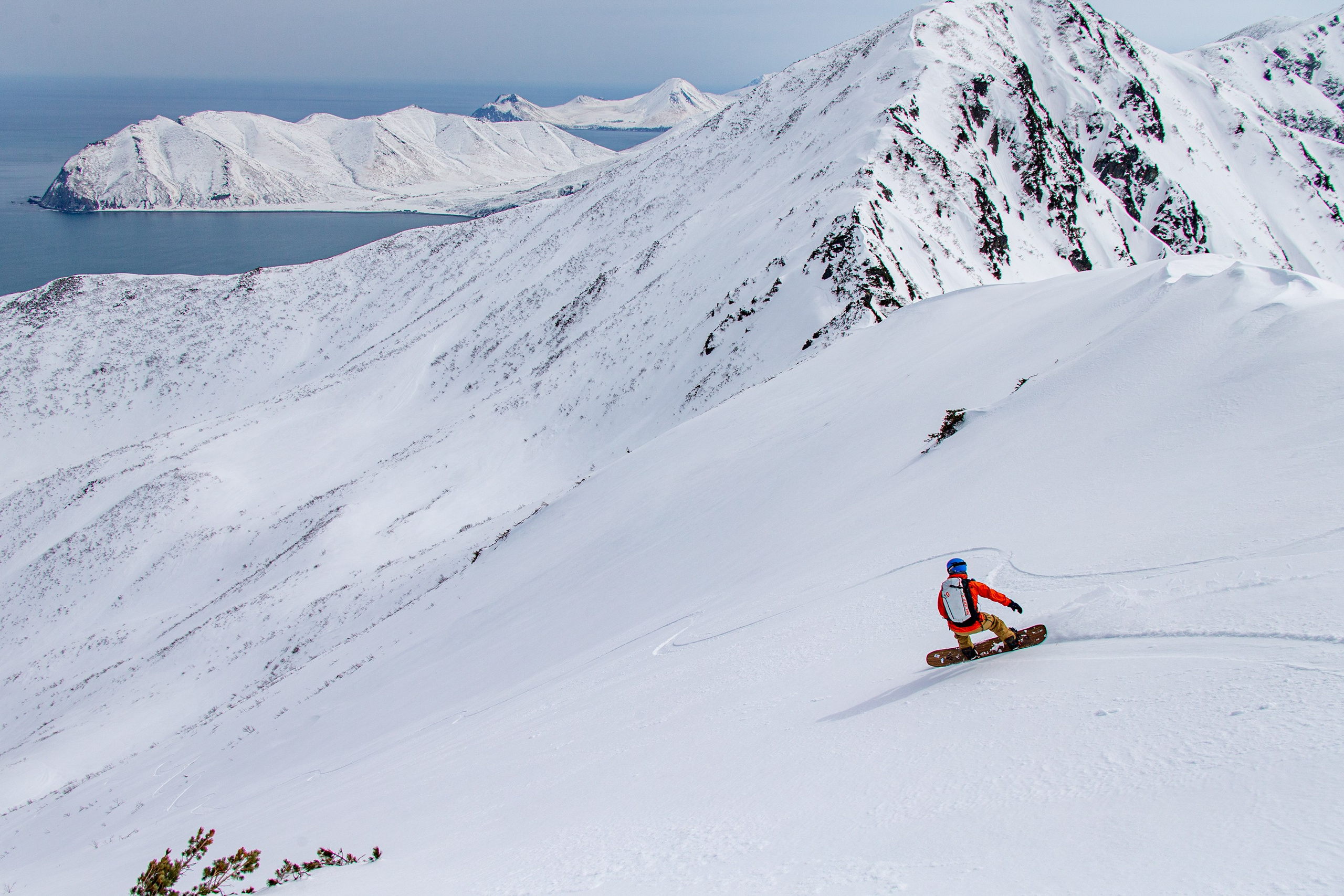 Хели-ски на Камчатке на Ми-8 — катание среди вулканов. Время Камчатки: чтобы найти свой путь, нужно скорость умножить на время