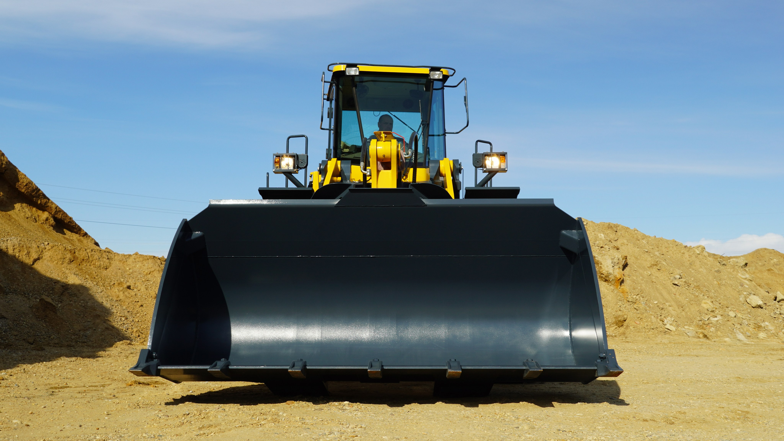 Фото фронт.погр. 956. Продажа и обслуживание грузовой техники и спецтехники в г. Новосибирск компания СТИ