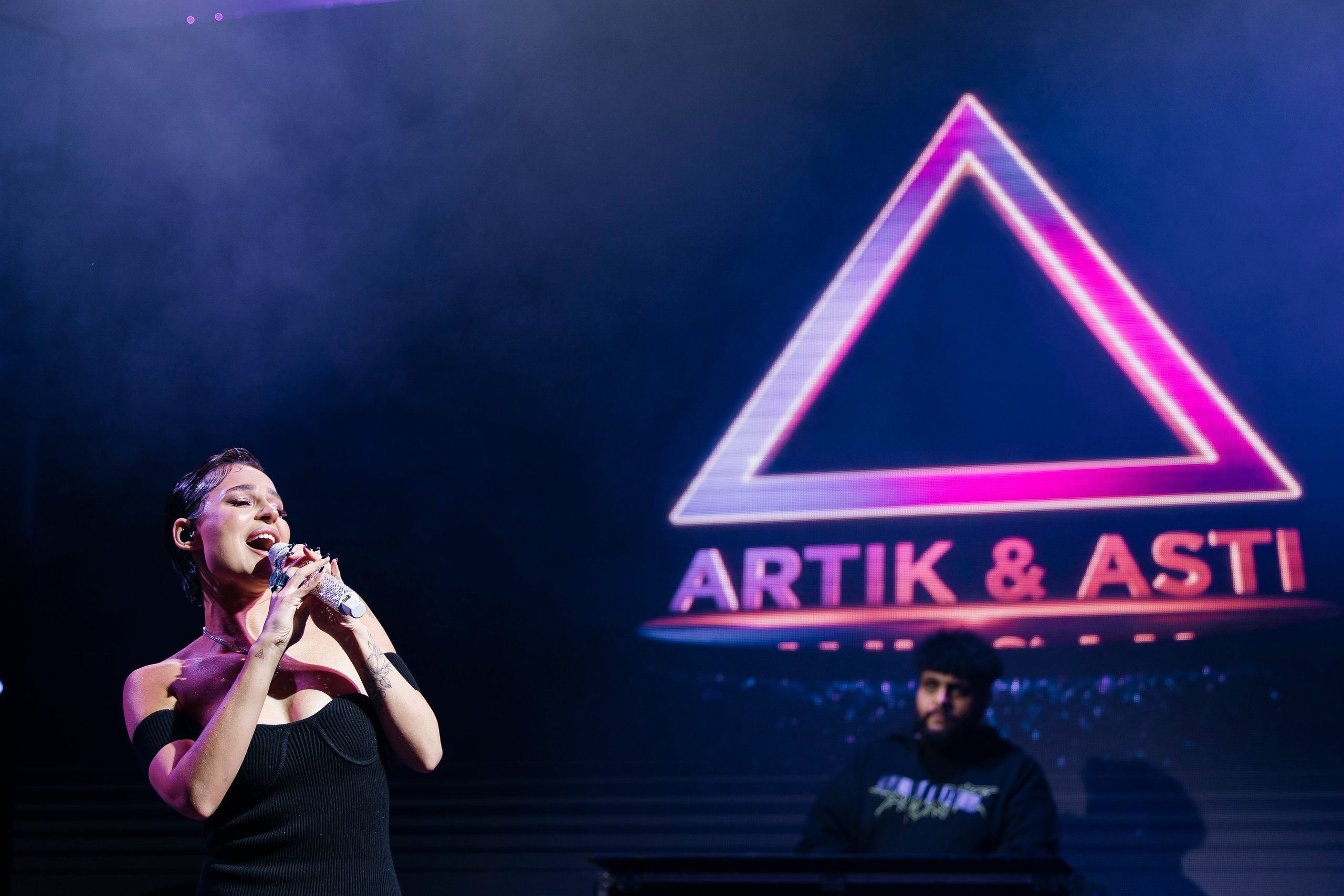 27-й день рождения радиостанции «Русское Радио» Русской Медиагруппы. «Птичка на проводе»: информационный портал в Москве