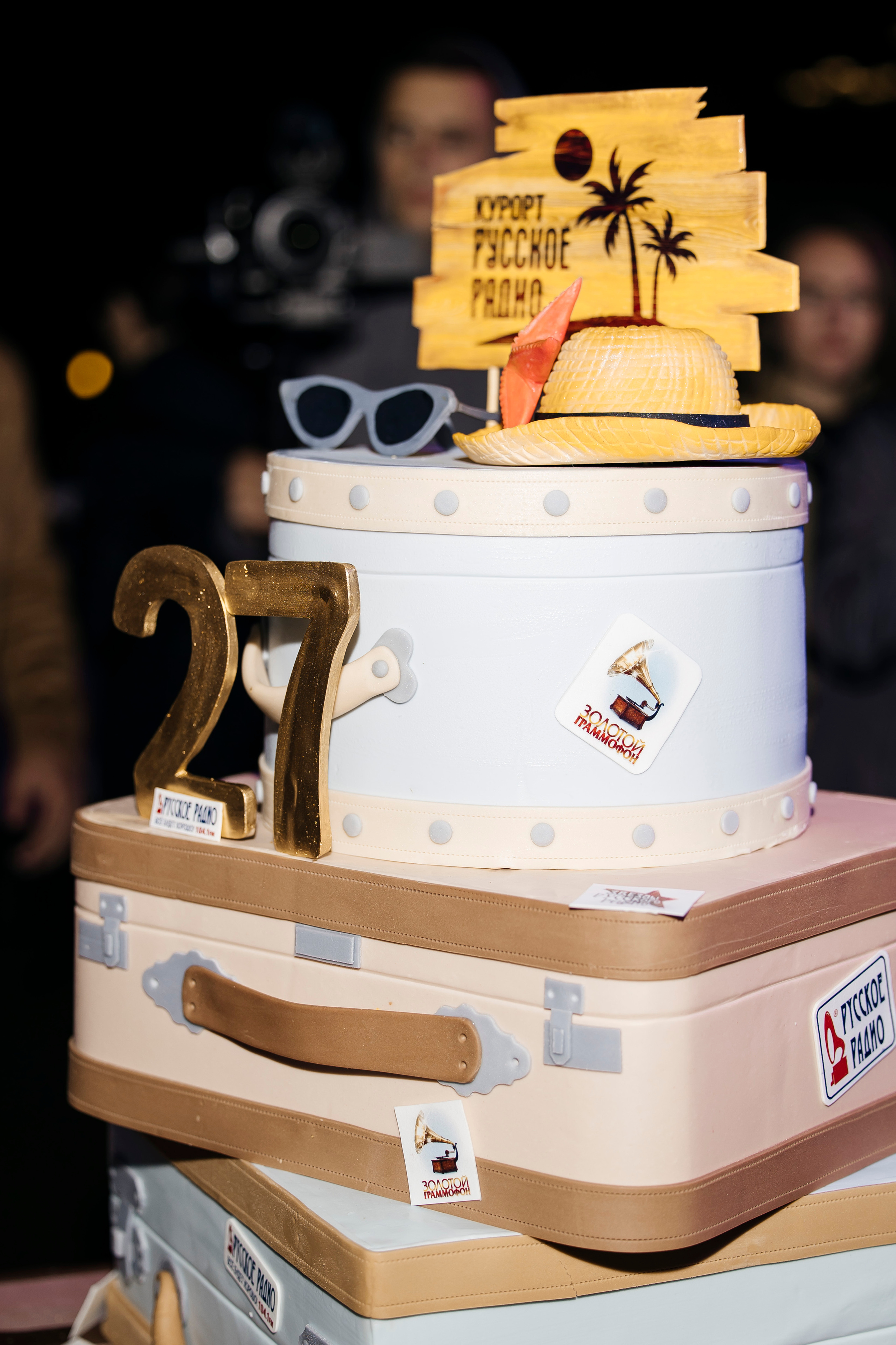 27-й день рождения радиостанции «Русское Радио» Русской Медиагруппы. «Птичка на проводе»: информационный портал в Москве