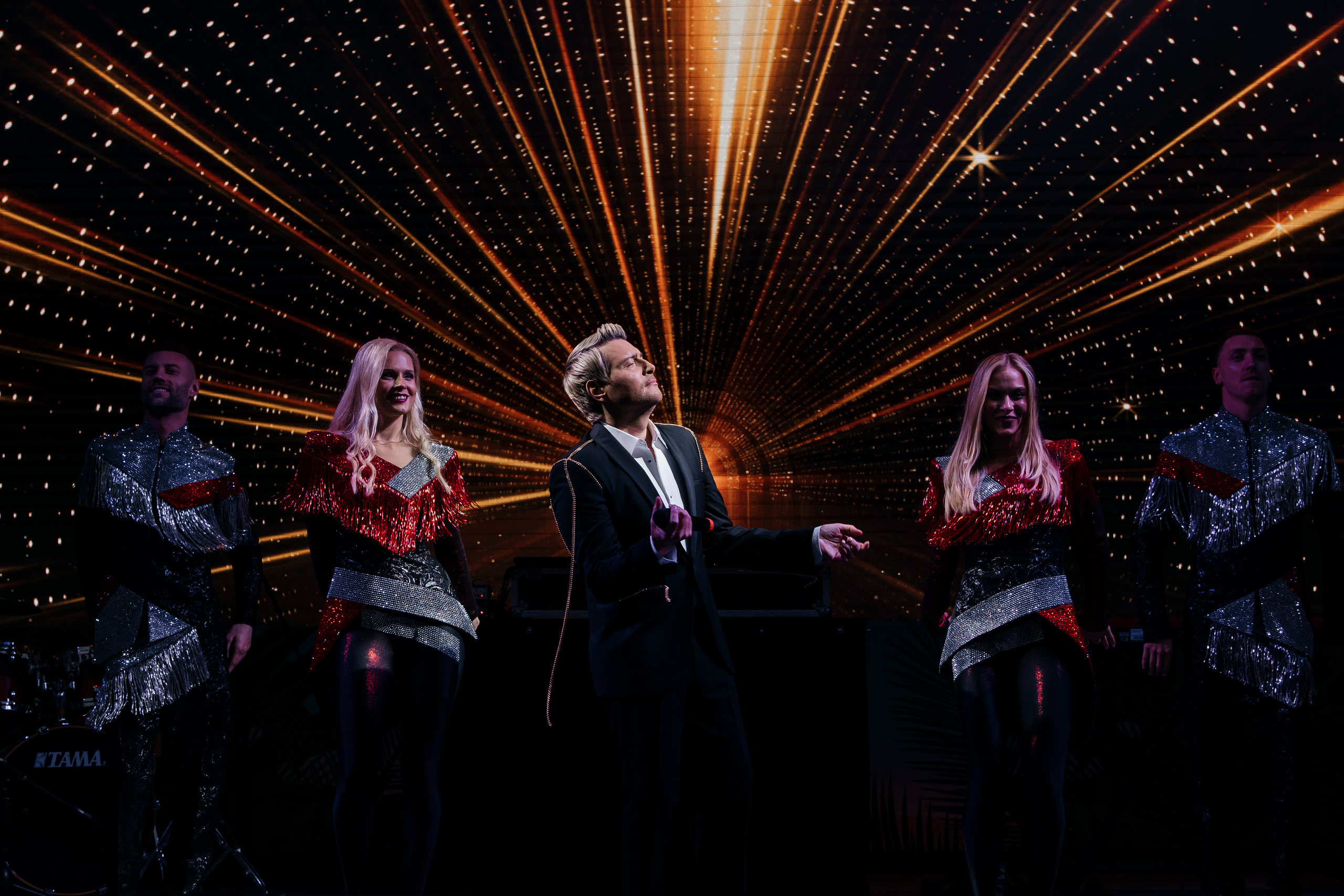 27-й день рождения радиостанции «Русское Радио» Русской Медиагруппы. «Птичка на проводе»: информационный портал в Москве