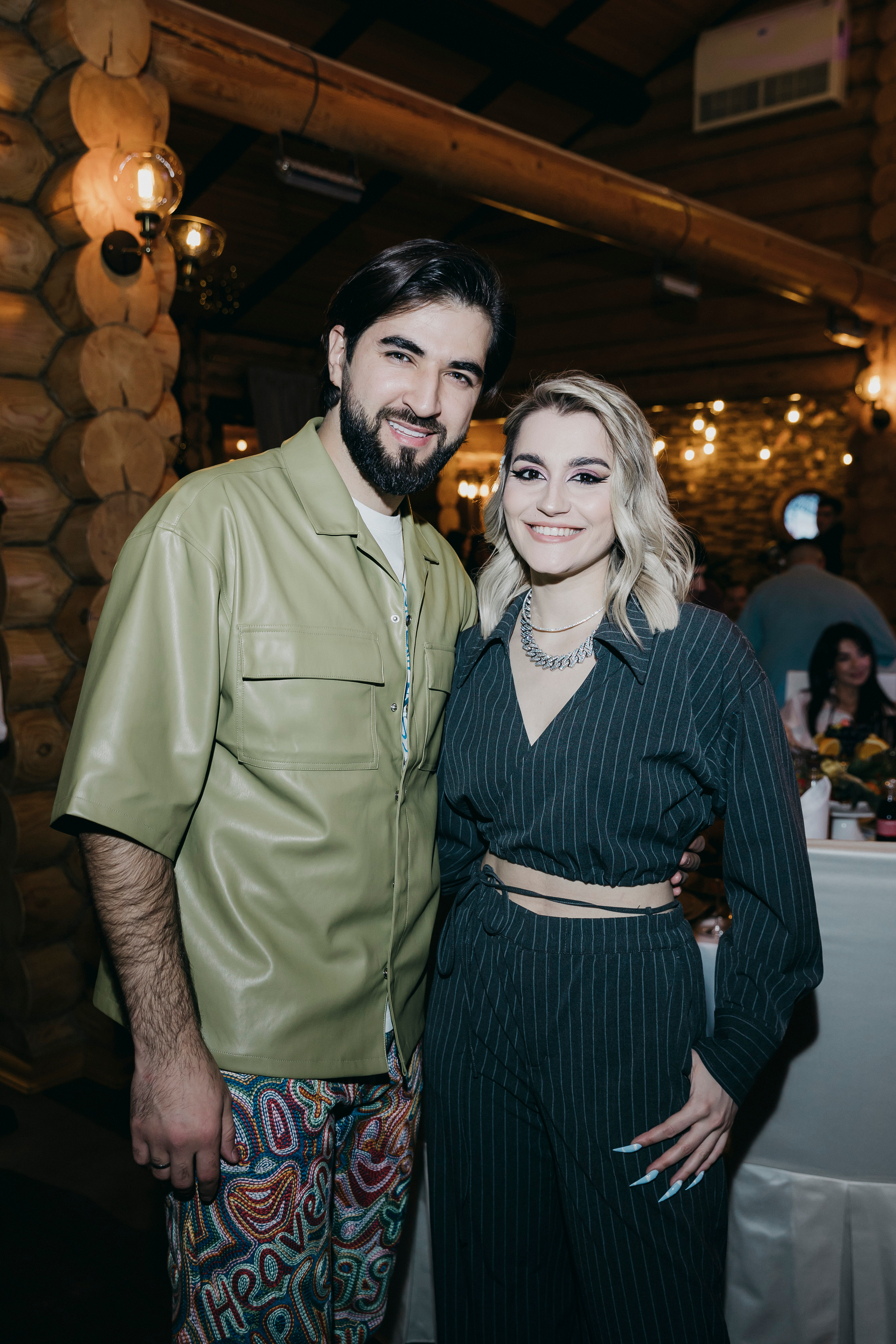 Эльман и Мона на дне рождении Эльмана