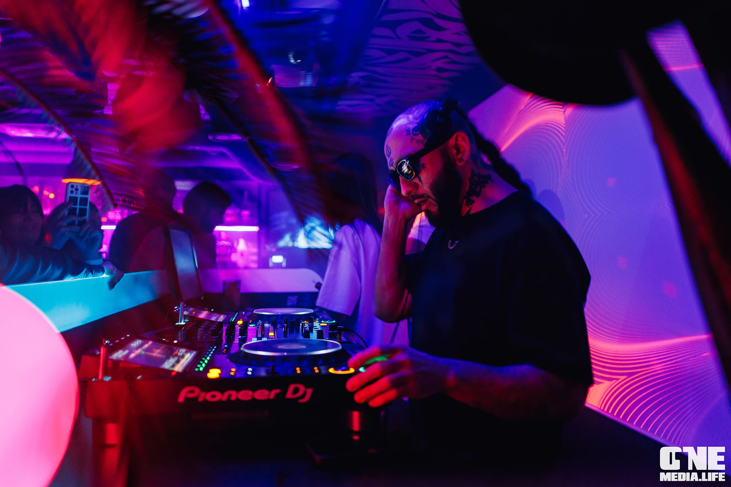 Репортаж с субботней тусовки в Nisha. One Media Life: фоторепортажи, фотоотчеты с мероприятий и заведений