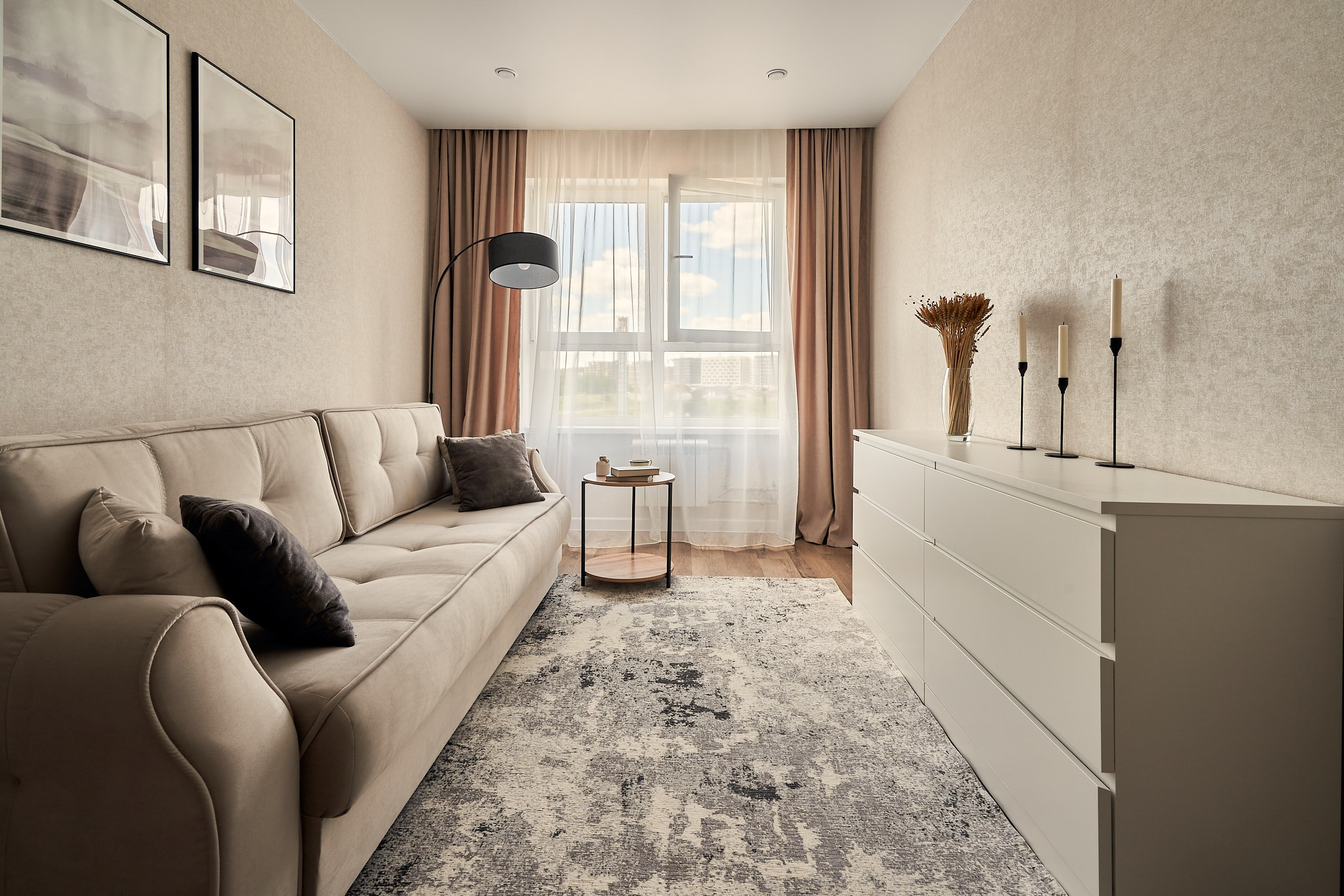 Интерьерное фото комнаты, ЖК Новая Рига, фронтальный план, вид на окно