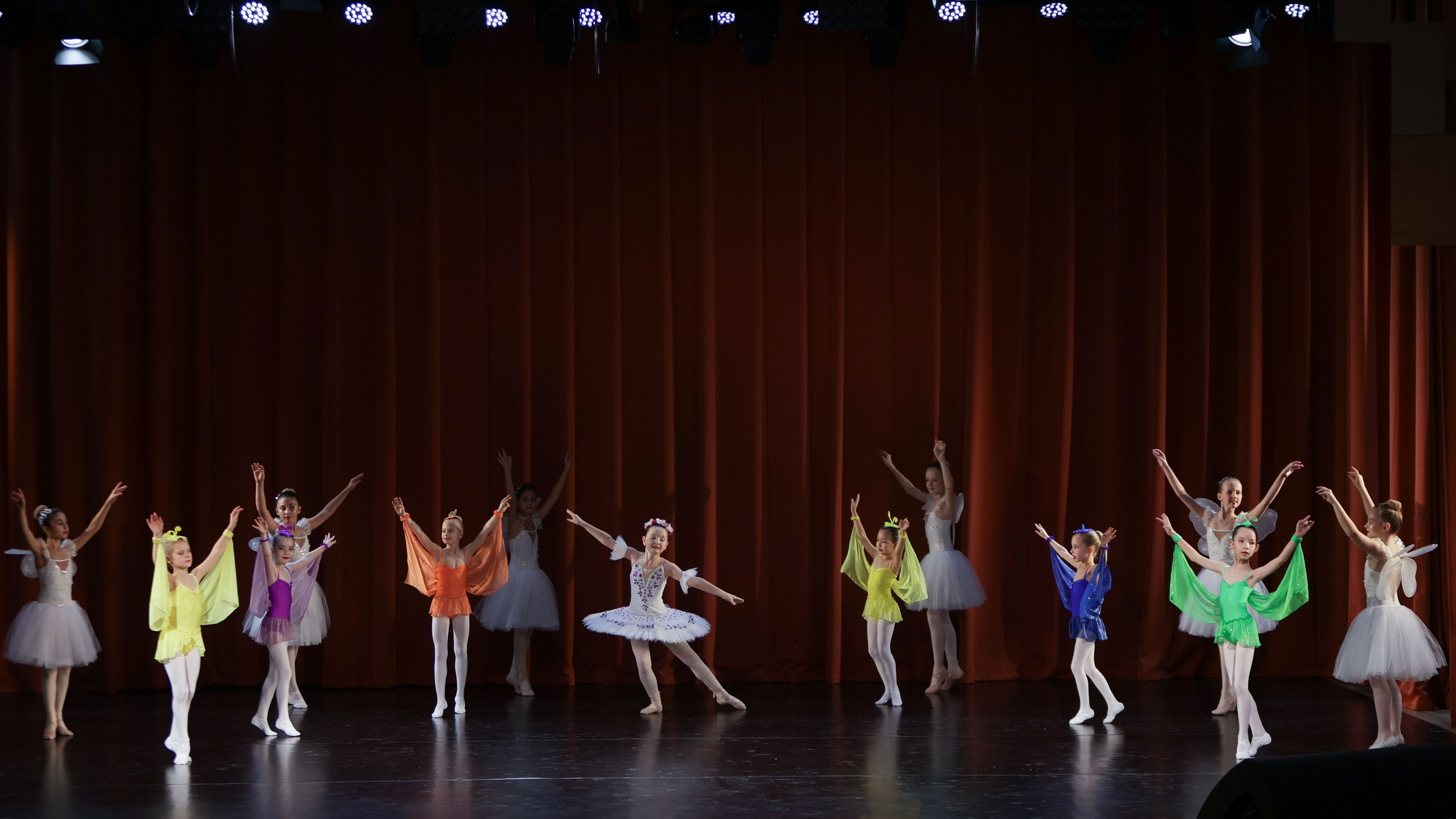 Фестиваль хореографического искусства «КУБОК ЛЕГЕНДЫ — 2025». Выпускные альбомы и школьный фотограф в Подольске, Троицке, Щербинке, Москве и Московской области