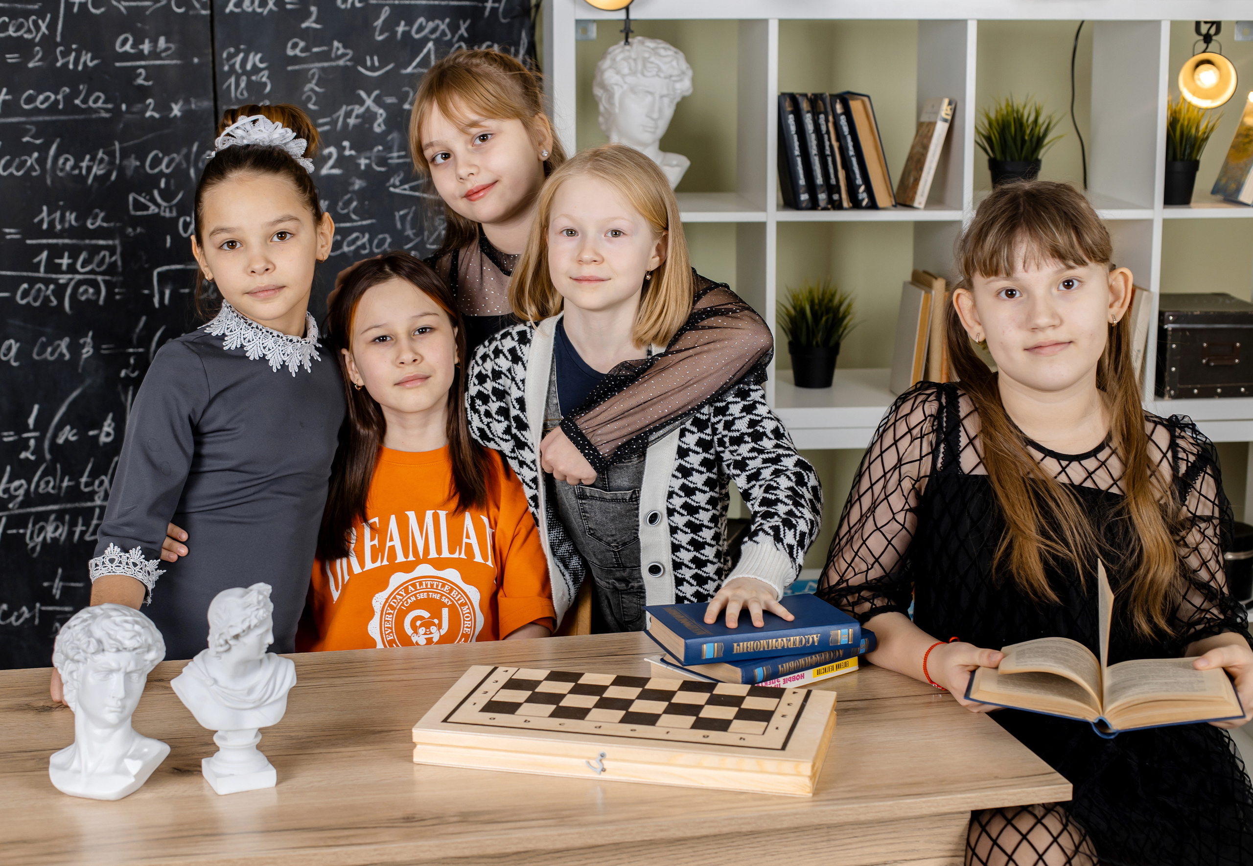 выпускной альбом Чита, фотограф Чита, школьный фотограф Чита, выпускной Чита, 4 класс выпускной, школьный портрет, школьная фотосессия, выпускной альбом для 11 класса, выпускной альбом для 9 класса, выпускной альбом для 4 класса, выпускной альбом для детского сада