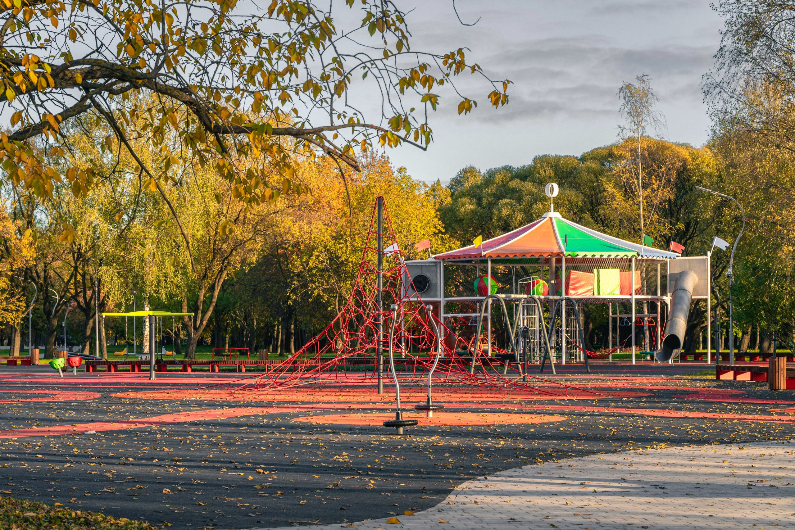 Детская площадка в Парке Авиаторов. Святослав Буньков | фотограф