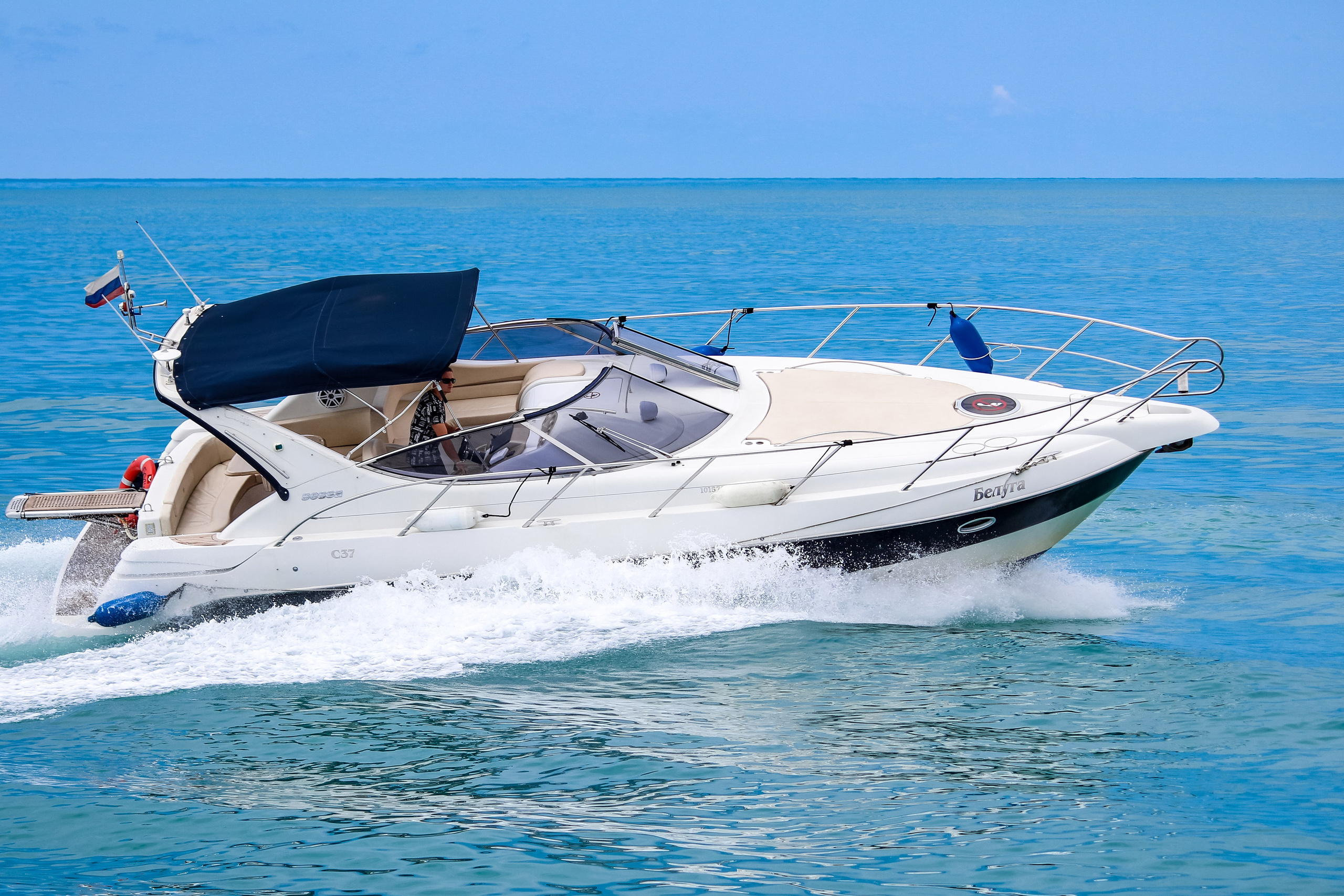 Катер Белуга Аренда Яхты в Сочи Яхтанаморе YACHTNAMORE YACHTANAMORE