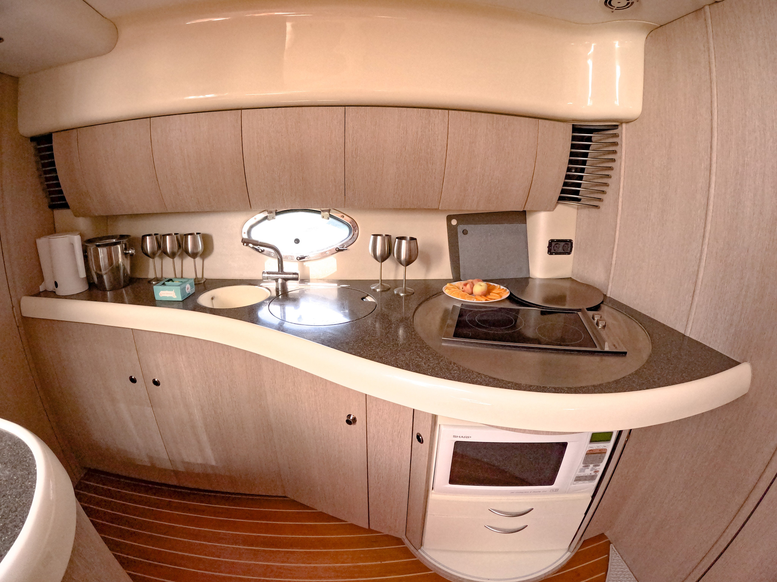 Катер Миура Аренда Яхты в Сочи Яхтанаморе YACHTNAMORE YACHTANAMORE