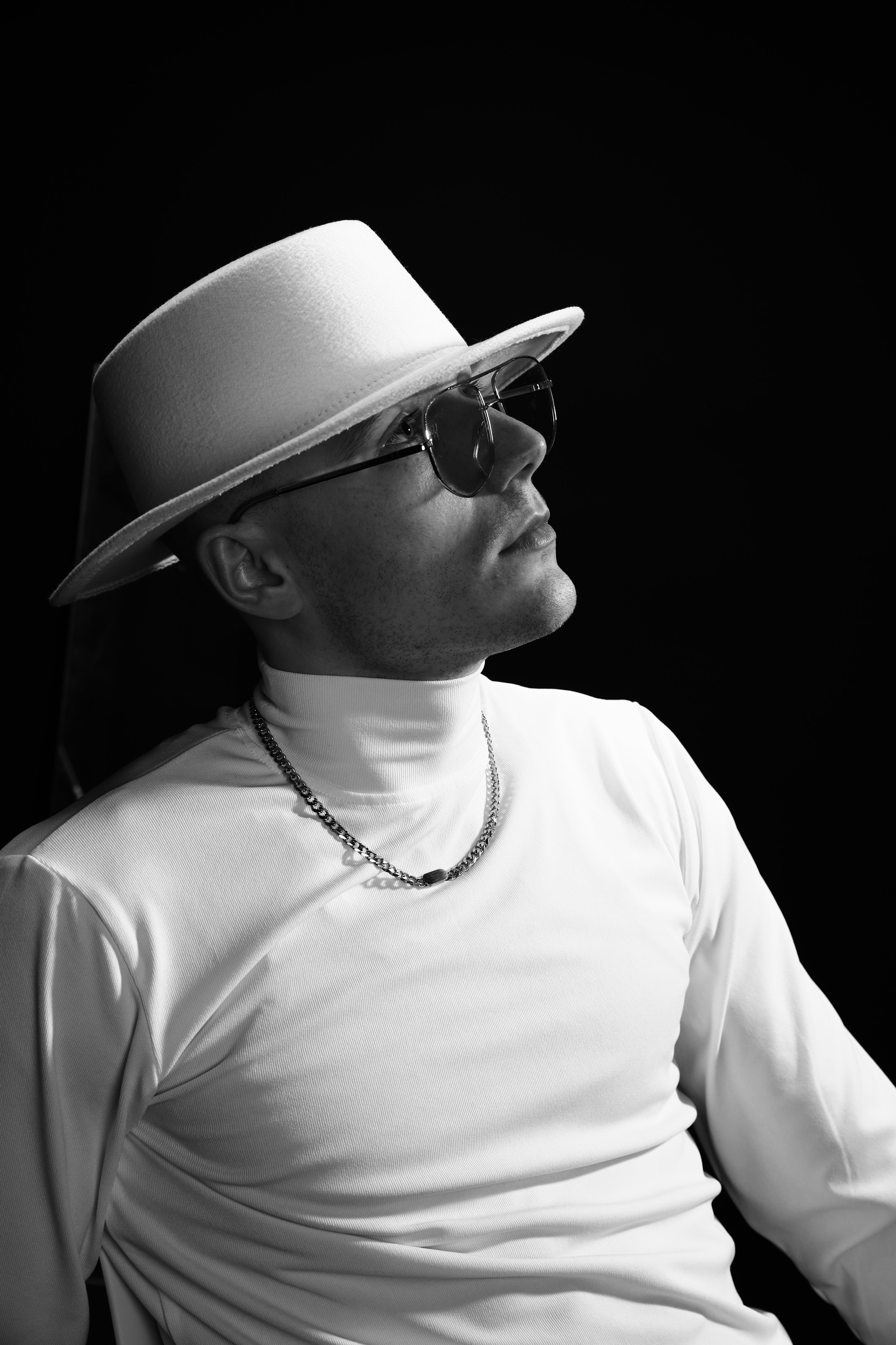 The White hat Alex. Профессиональный фотограф в Воронеже Владислав Крылов