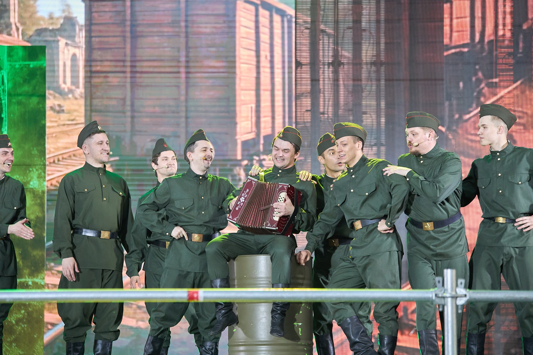 Концерт 9 мая 2025 года на соборной площади. Фотограф Омск | Александр Вандеров