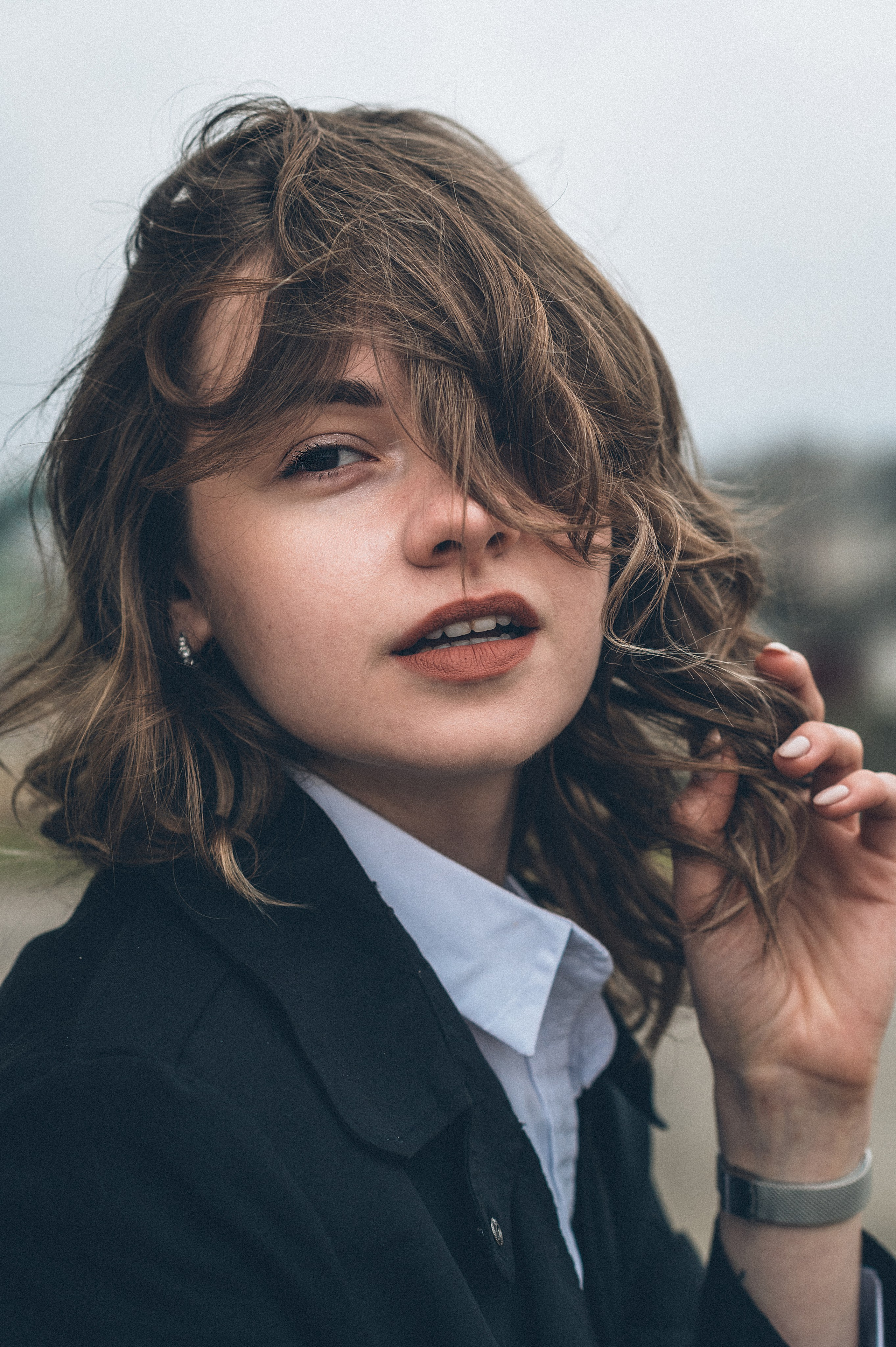 Портрет девушки с красивыми волосами