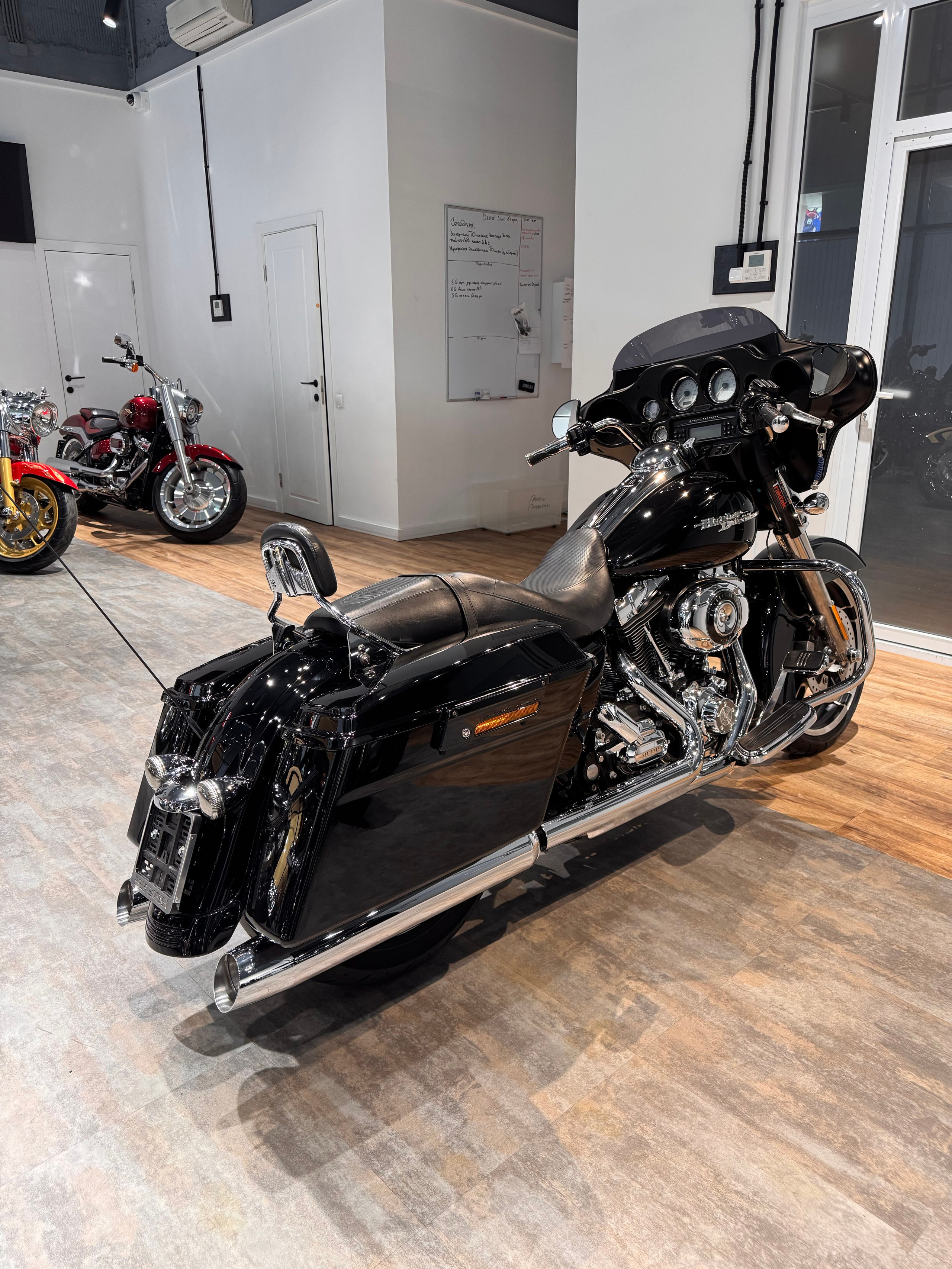 Harley Davidson 2010 Street Glide ABS — купить мотоцикл. Hello Davidson, Москва. Только хорошие мотоциклы…