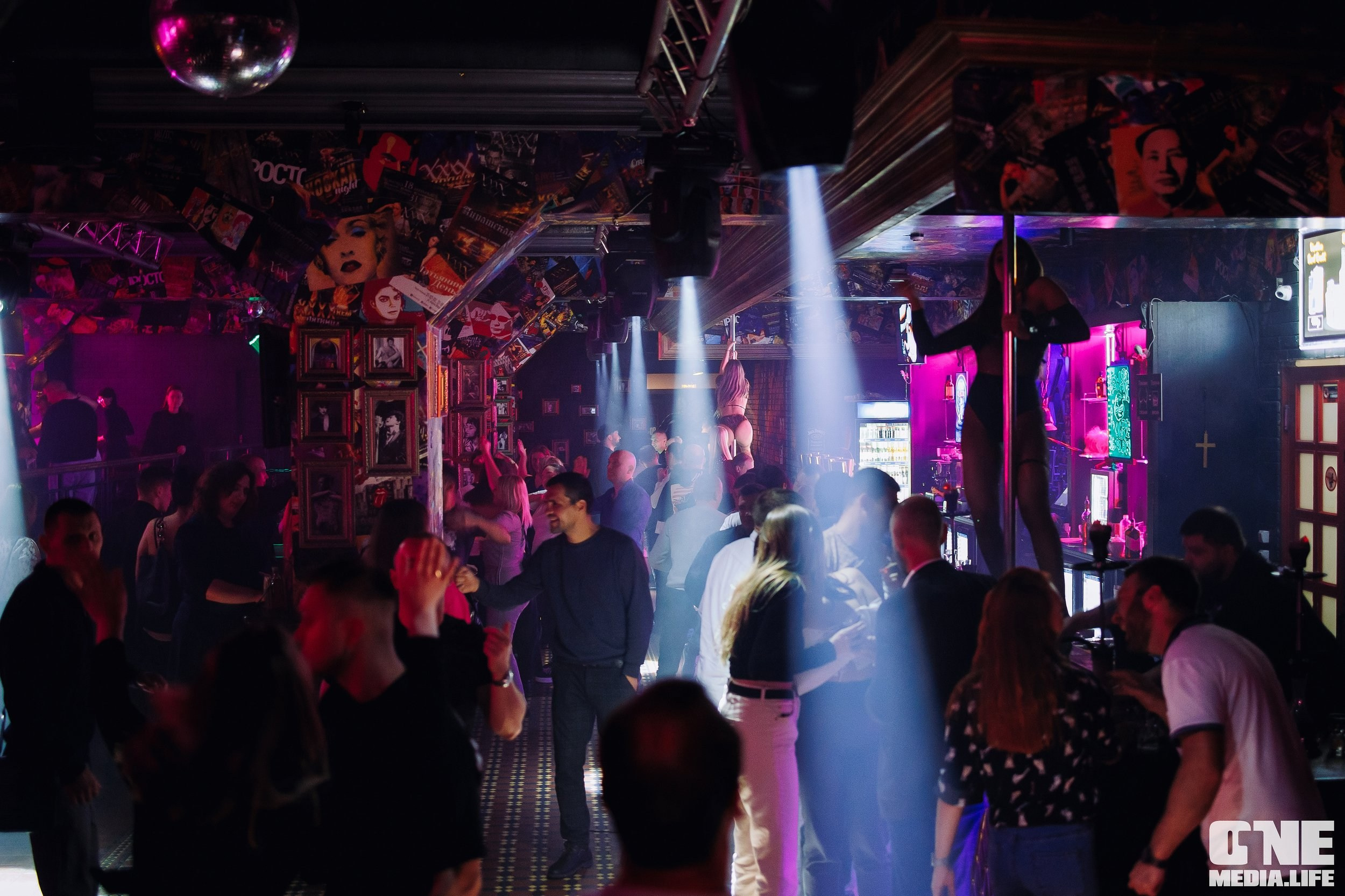 Фоторепортаж из бара XxxX. One Media Life: фоторепортажи, фотоотчеты с мероприятий и заведений