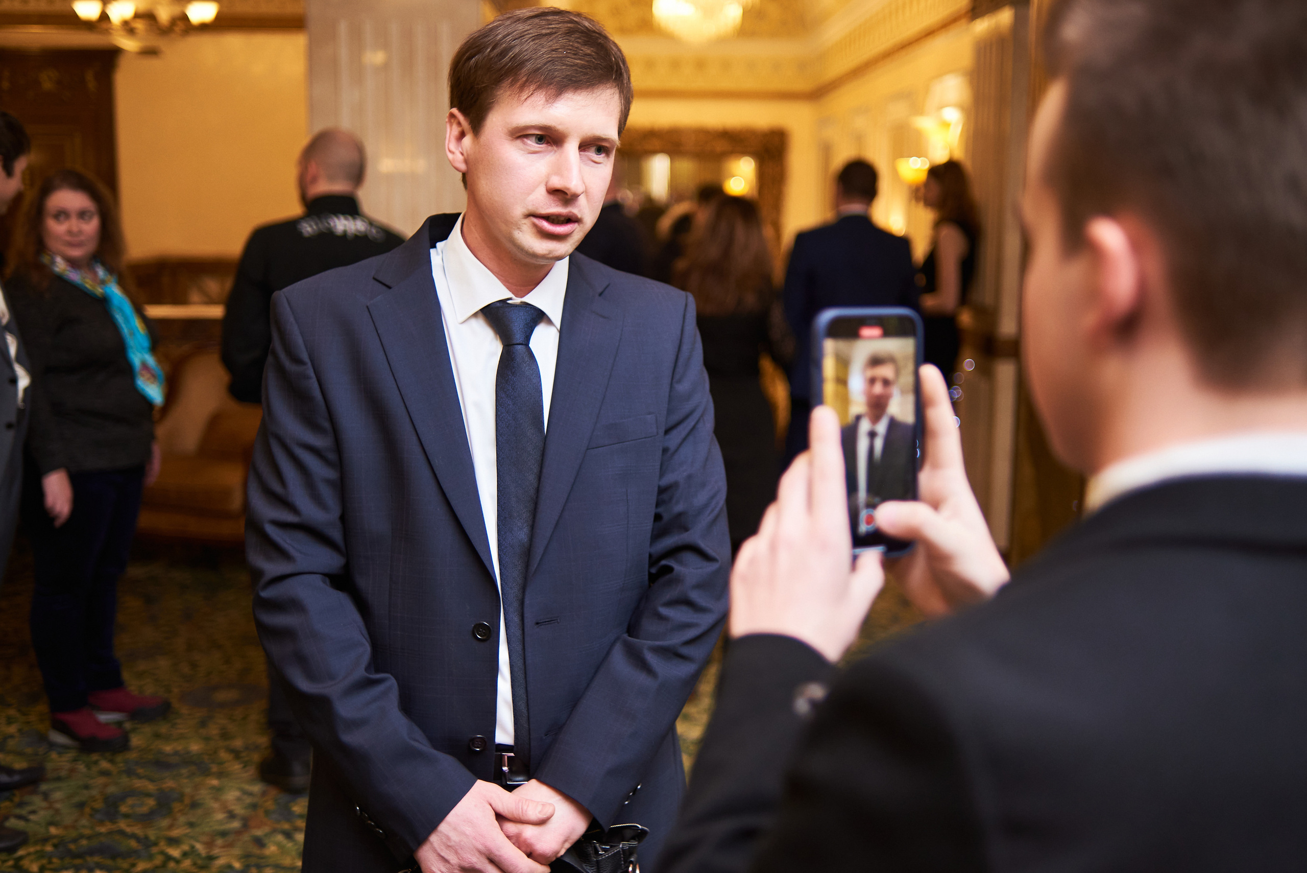 Евгений Соколов дает интервью для телеканала URAL1