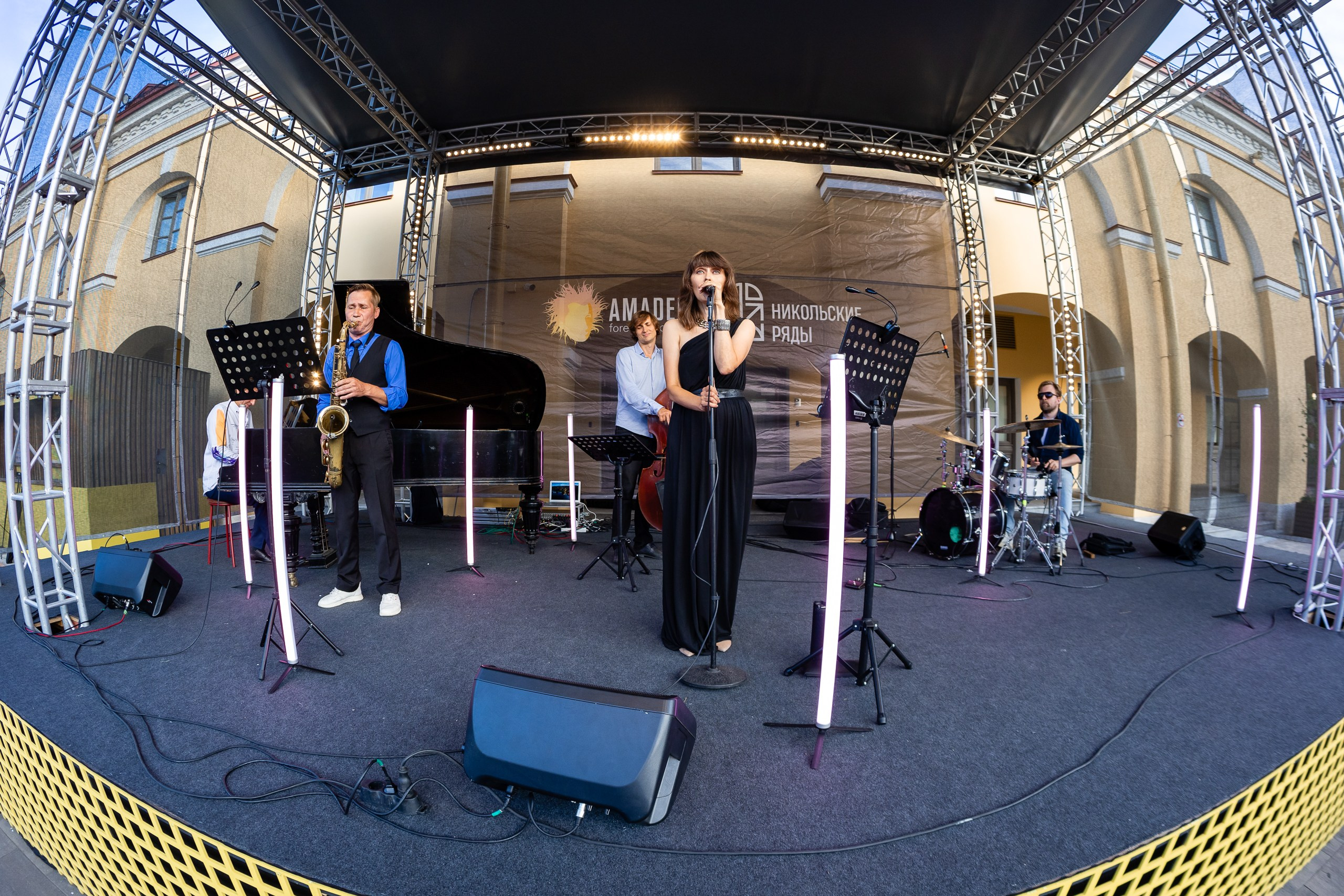 JAZZ под небом в Никольских рядах от AMADEUS. Репортажная съемка. Фотограф в Санкт-Петербурге — Сергей Петров