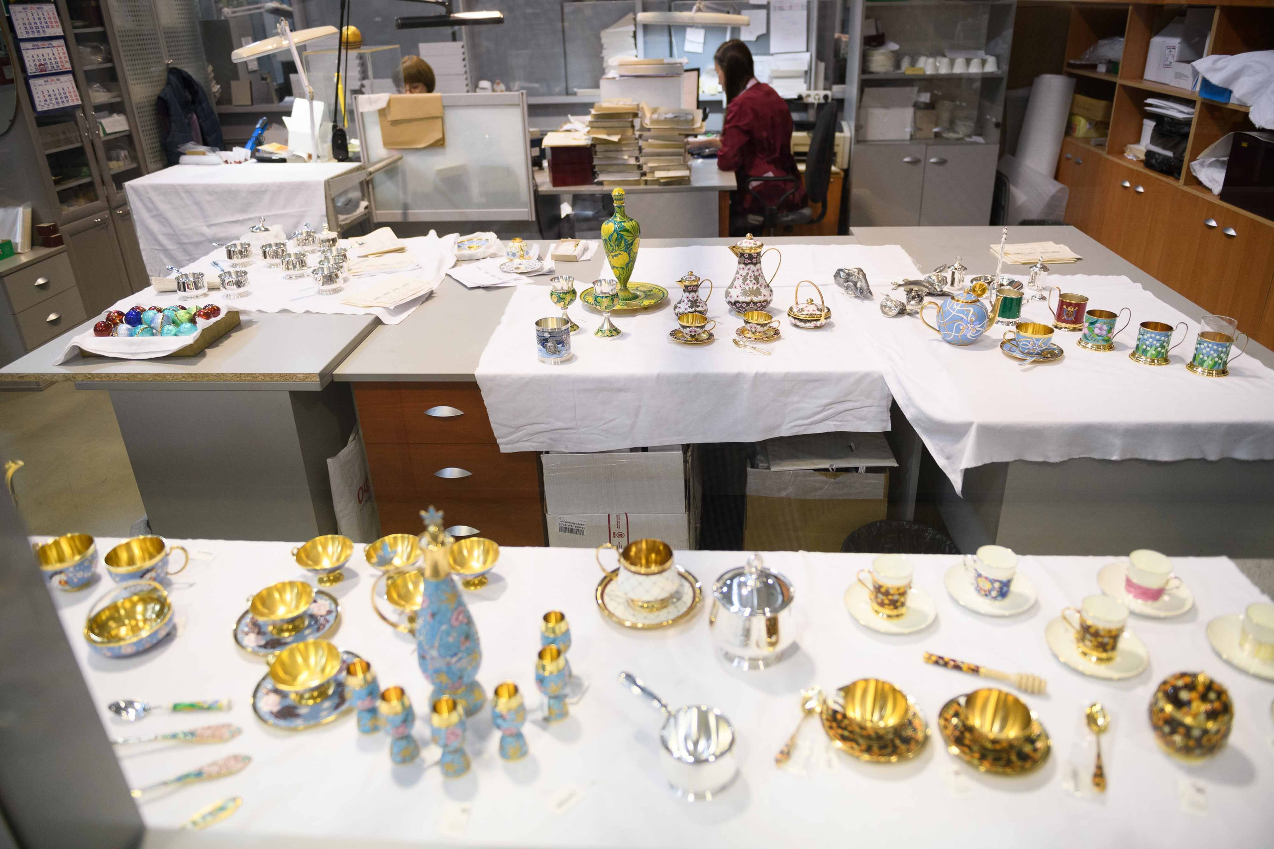 Русские Самоцветы: За кулисами легенды — Фотоальбом об искусстве и производстве