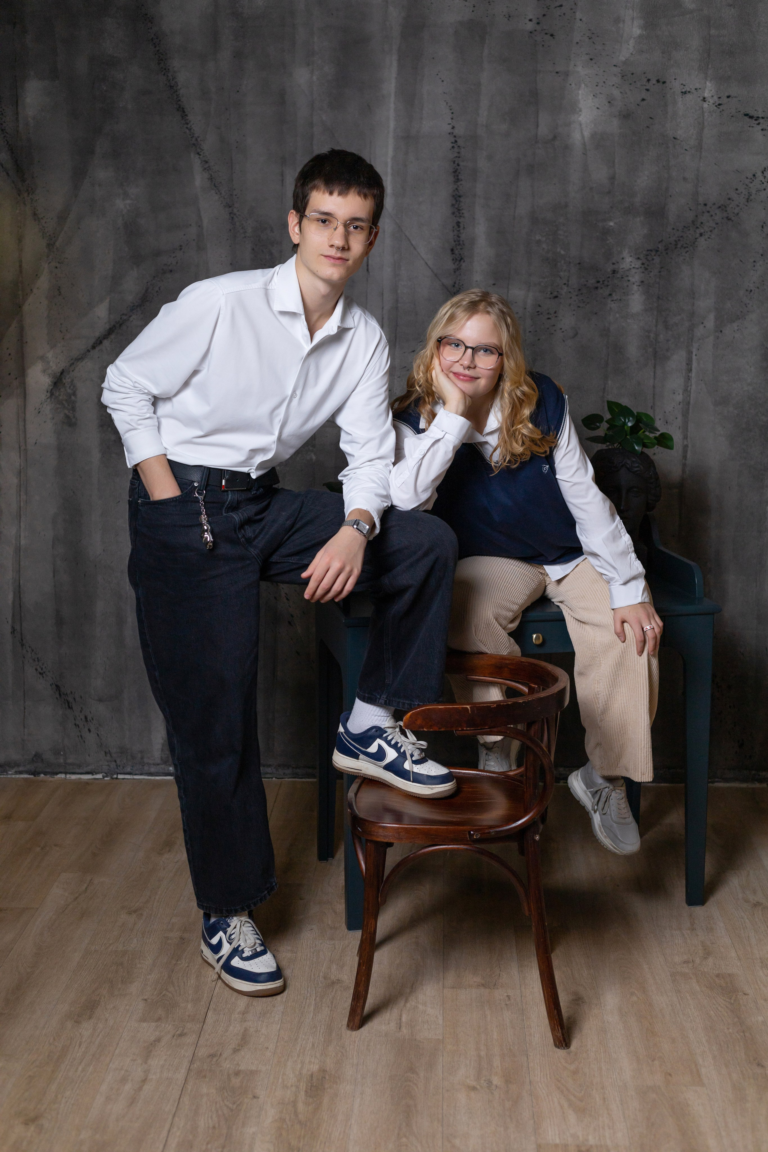 Выпускной альбом 9 и 11 класс «Гранж». Выпускные альбомы в Тюмени для школ, садов, вузов спортивных секций