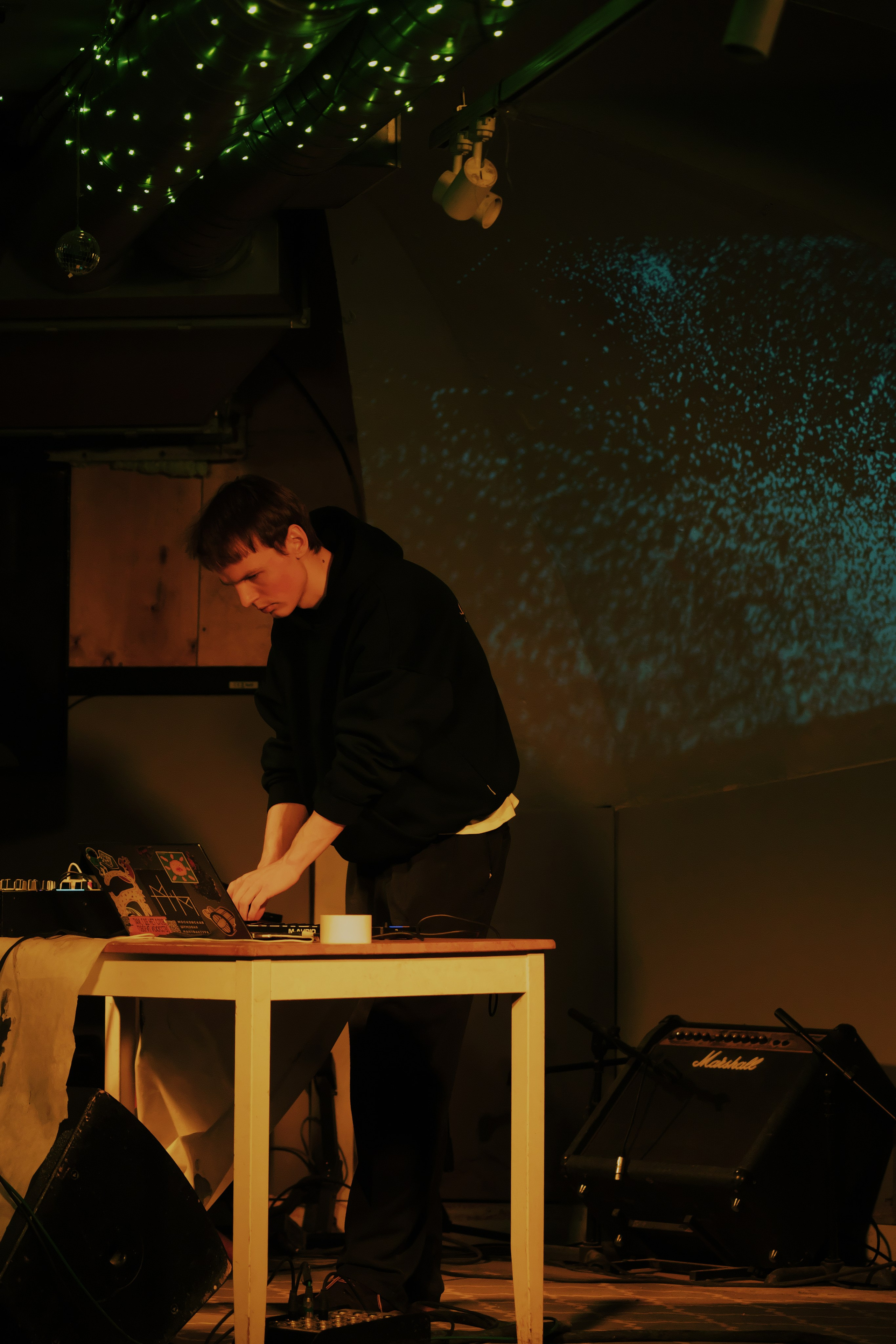 Видишь, я всё ещё здесь 🎛️. Миша Печёнкин | фотография