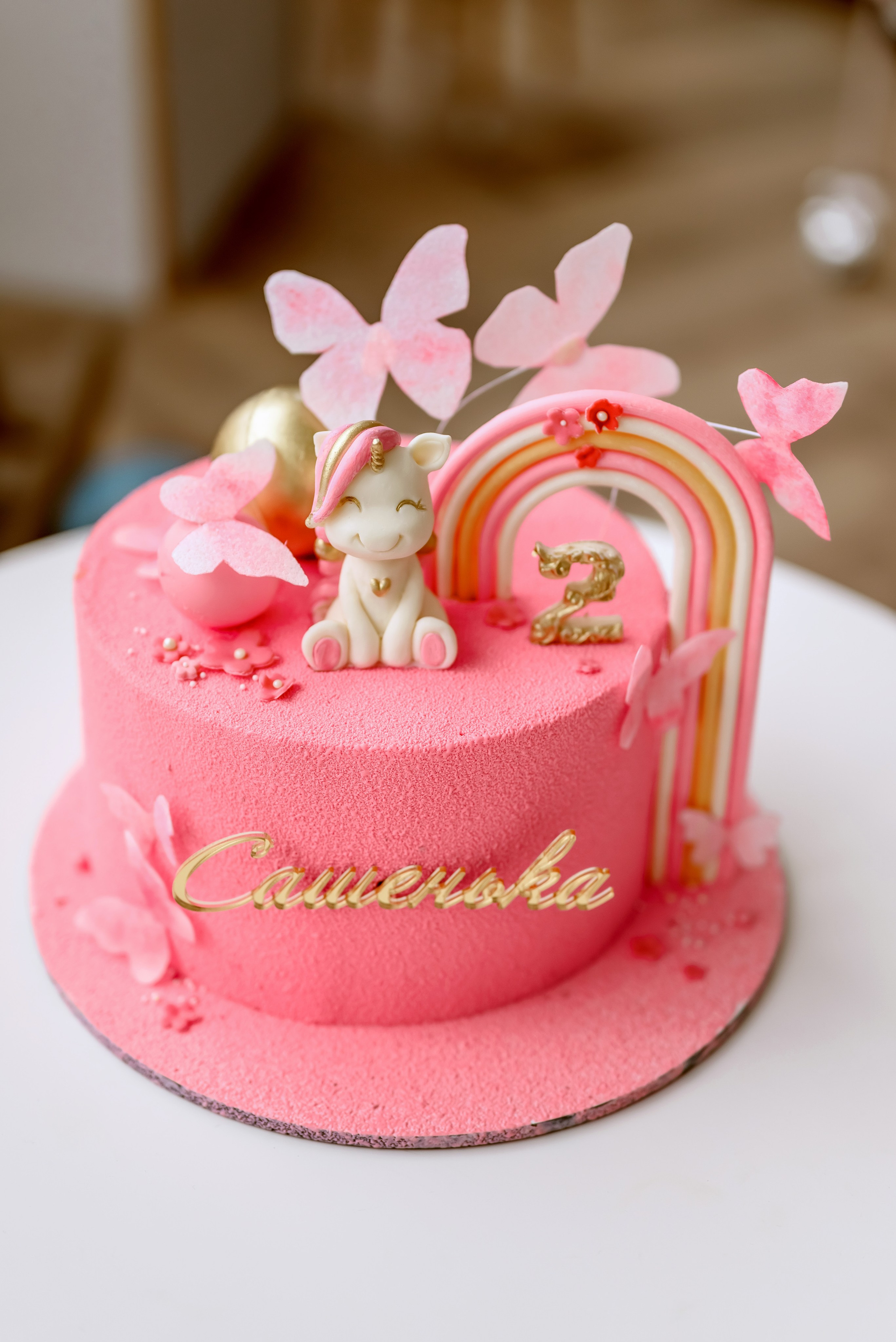 Большой и красивый розовый торт для девочки на день рождения