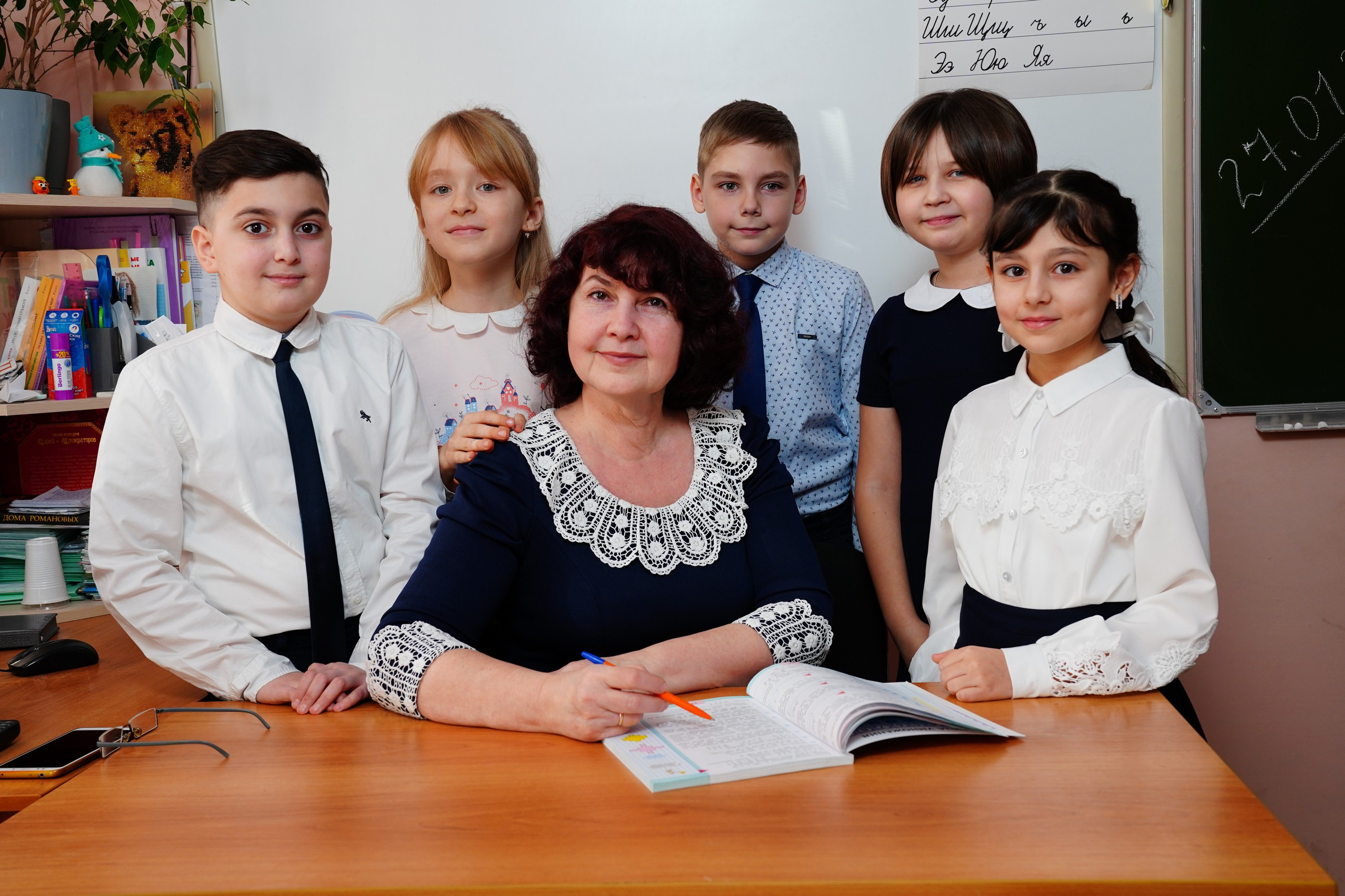 с любимым учителем, который иной раз знает детей лучше, чем родители))