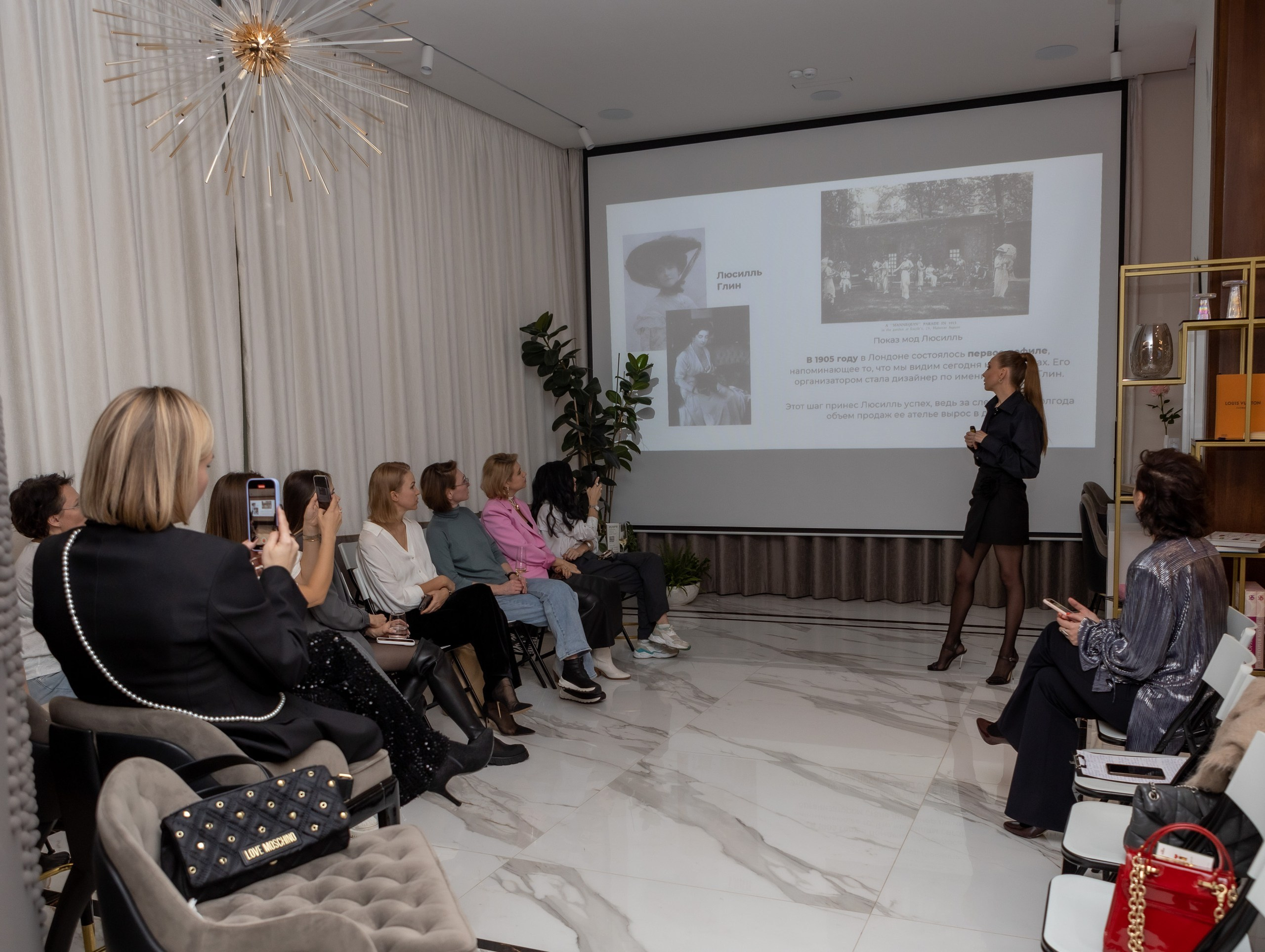 Аренда помещений под мероприятия и фотозоны в Тюмени, снять зал