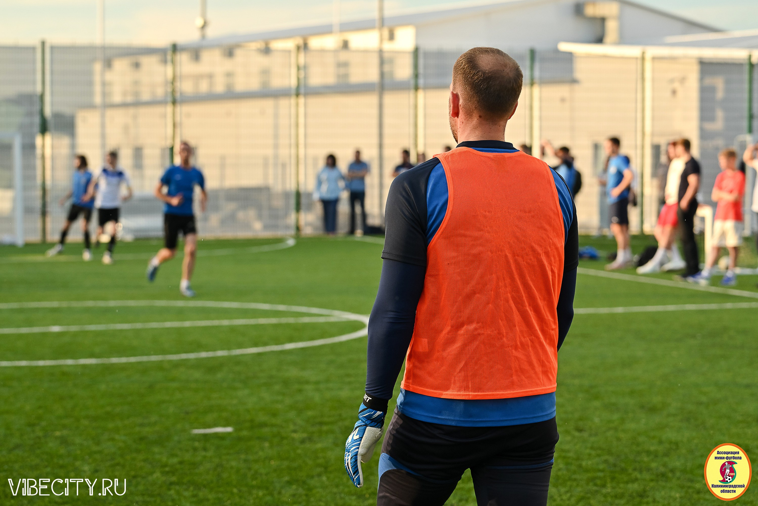 ИГРЫ МИНИ-ФУТБОЛЬНОЙ И КОРПОРАТИВНОЙ ЛИГИ. VIBECITY.RU Вайб Сити Ру Фоторепортажи Фотоотчеты Калининград