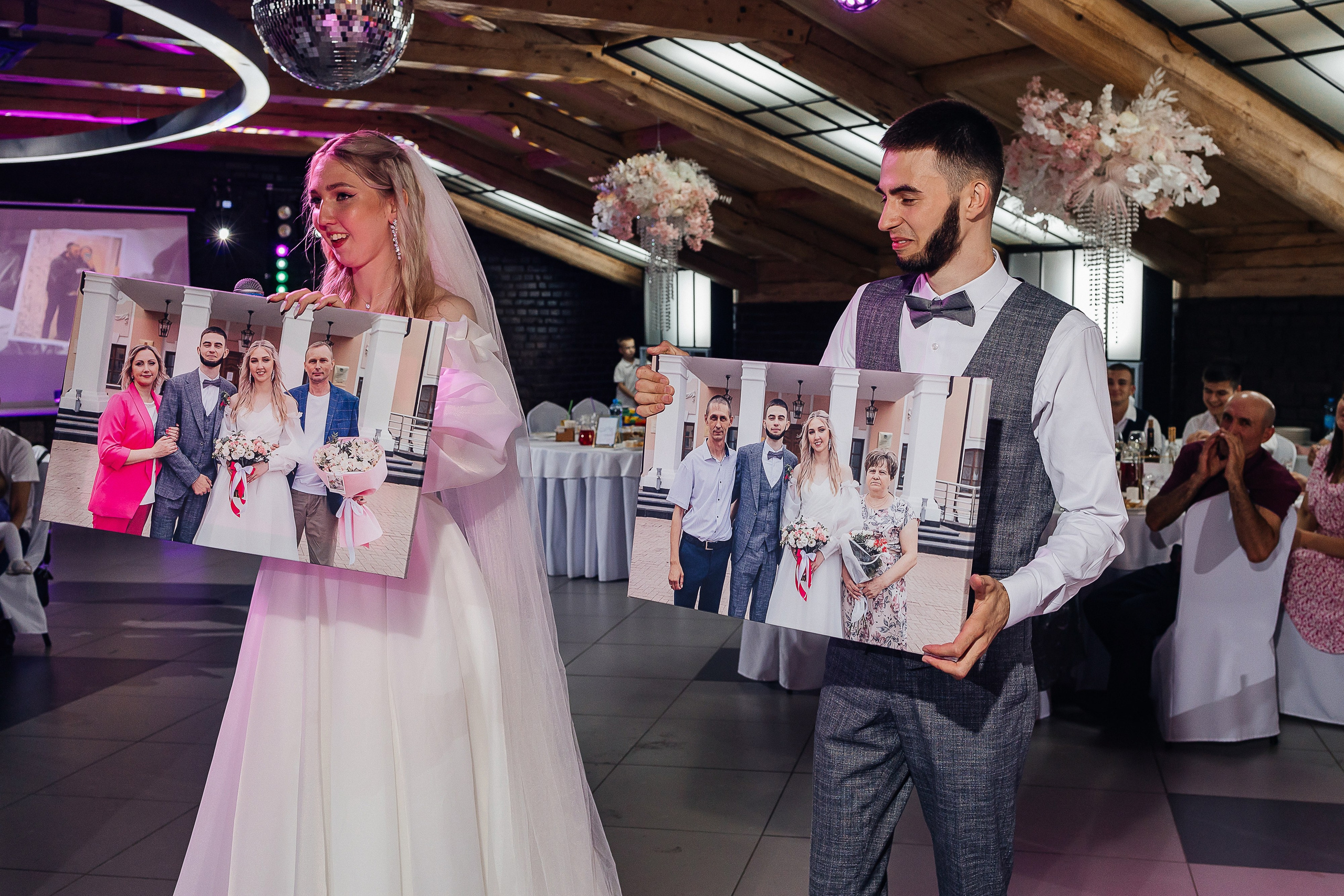 Чувственная первая встреча пары в отеле. Олег Сверчков | Свадебный фотограф Вологда