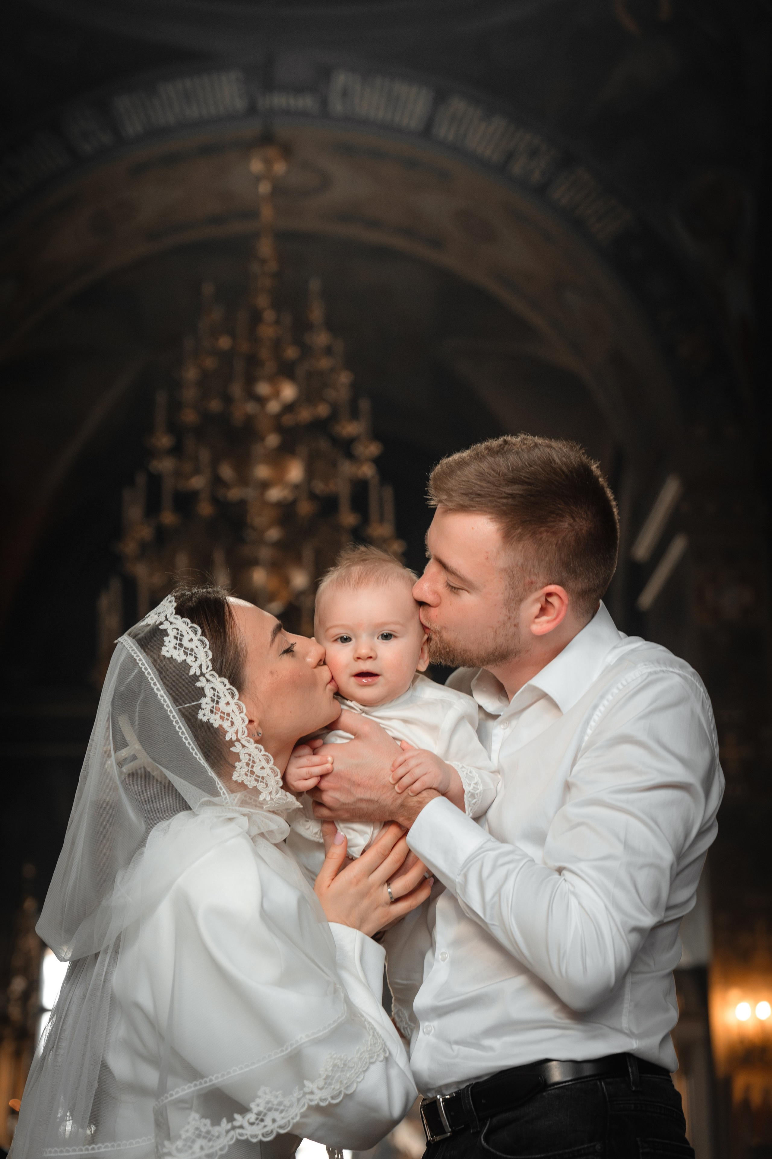 Крещение Даниила в Храме Воскресения Словущего в Даниловской Слободе. Фото- и видеосъёмка крещения и венчания. Фотограф на крещение Москва