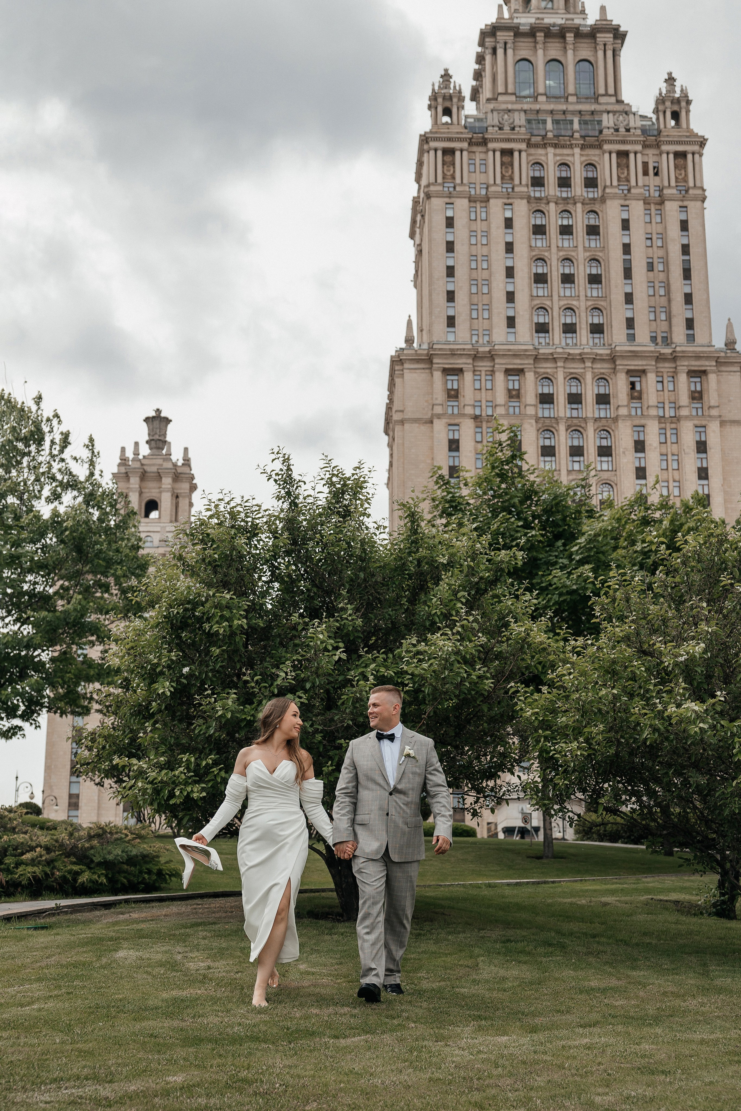 Свадебная прогулка в Москве. Свадебный фотограф в Москве Дарья Олендарёва