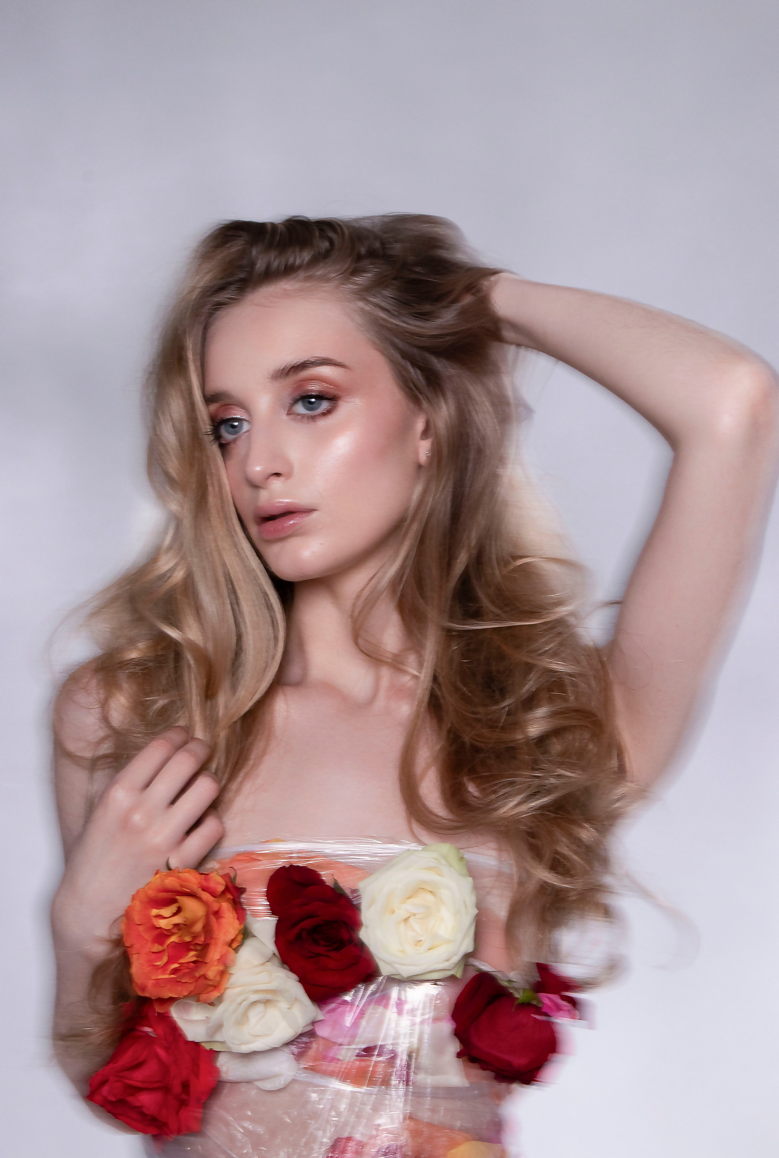 Минимализм и движение: творческая фотосессия на циклораме. Портретный фотограф в Санкт-Петербурге Савельева Ольга