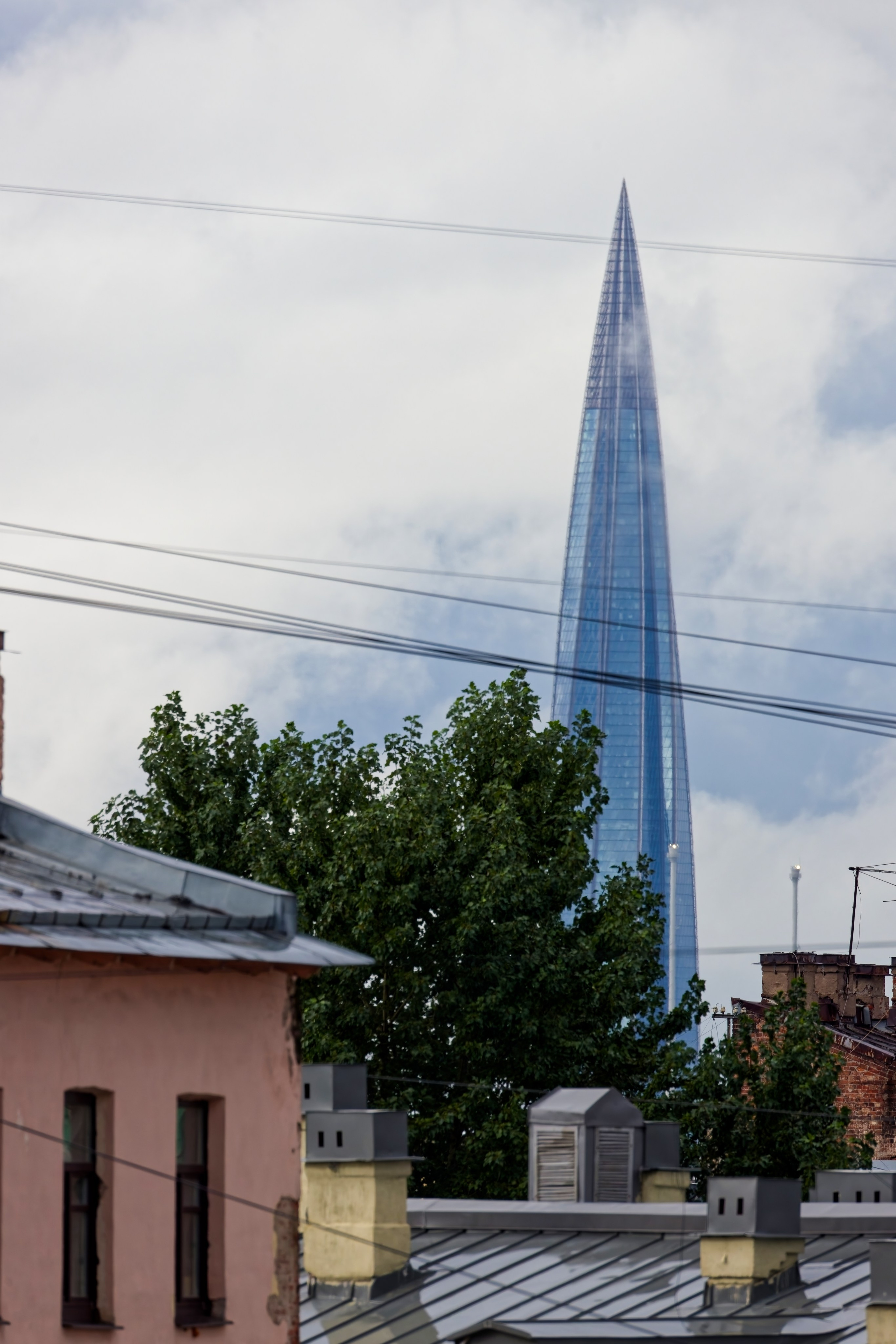 Вид на Лахта-центр и крыши со смотровой площадки Бертгольд центра Санкт-Петербург
