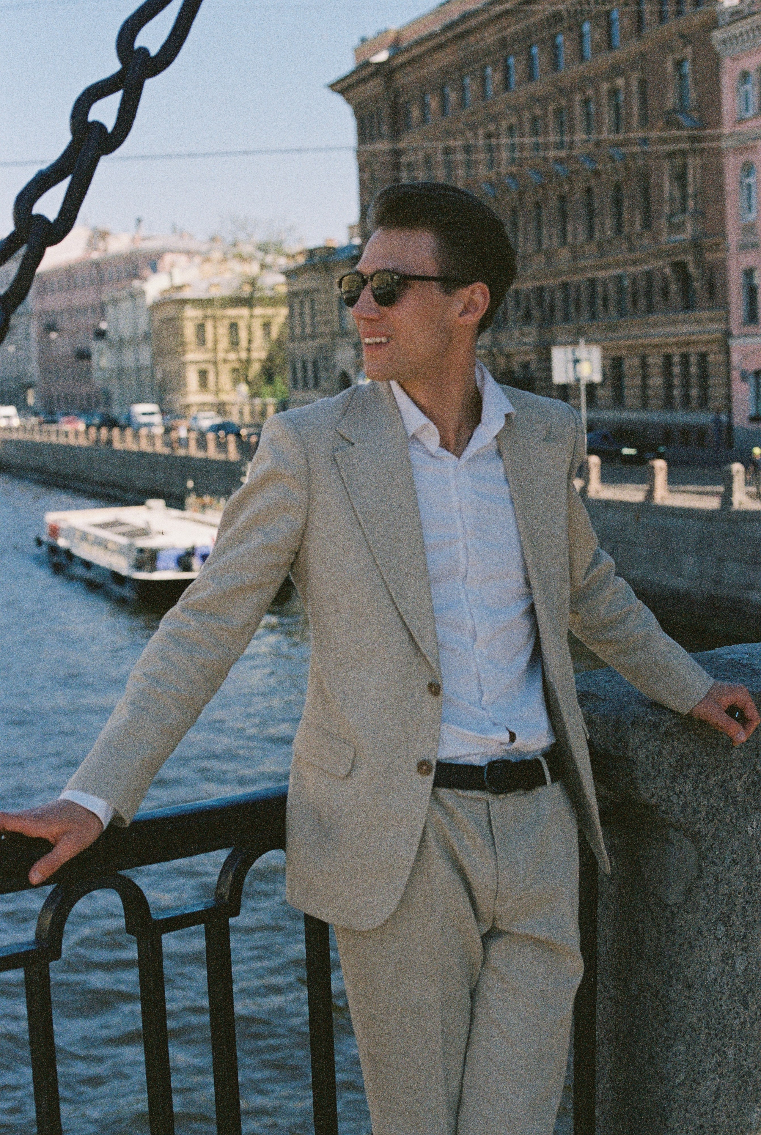 Прогулка по рекам и каналам Петербурга — свадебная фотосессия на катере. Свадебный фотограф Дмитрий Родионов — Санкт-Петербург и Ленинградская область