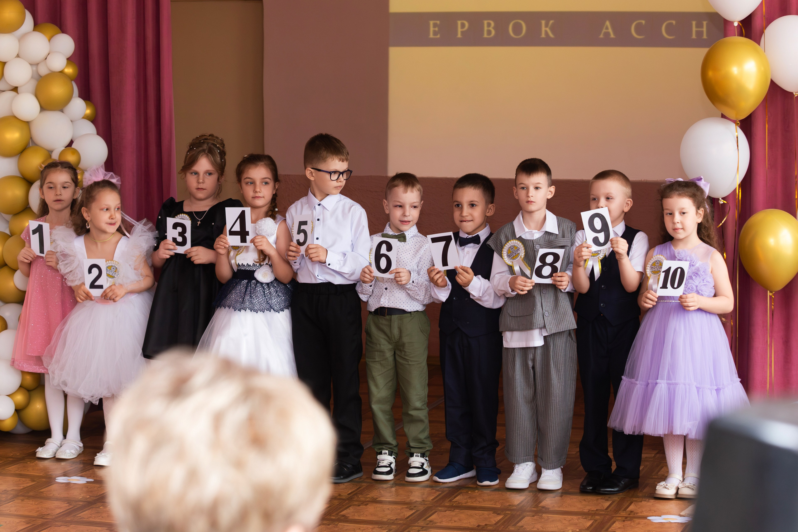 Профессиональный фотограф Николай Богатырев запечатлевает выпускной в детском саду в Мценске, Орле и Орловской области, яркие кадры первоклассников.