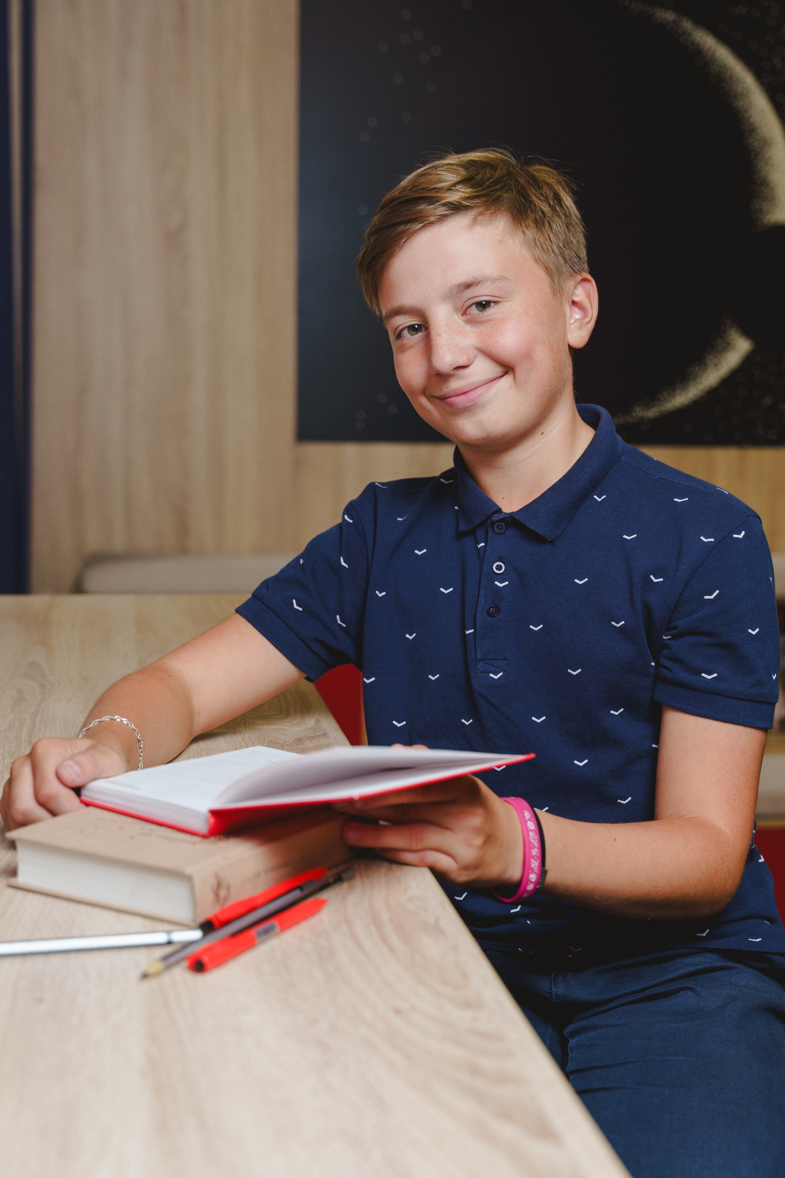 Съемка школьников в библиотеке. Фотограф в детский сад в Екатеринбурге, выпускные альбомы Юлия Умерова