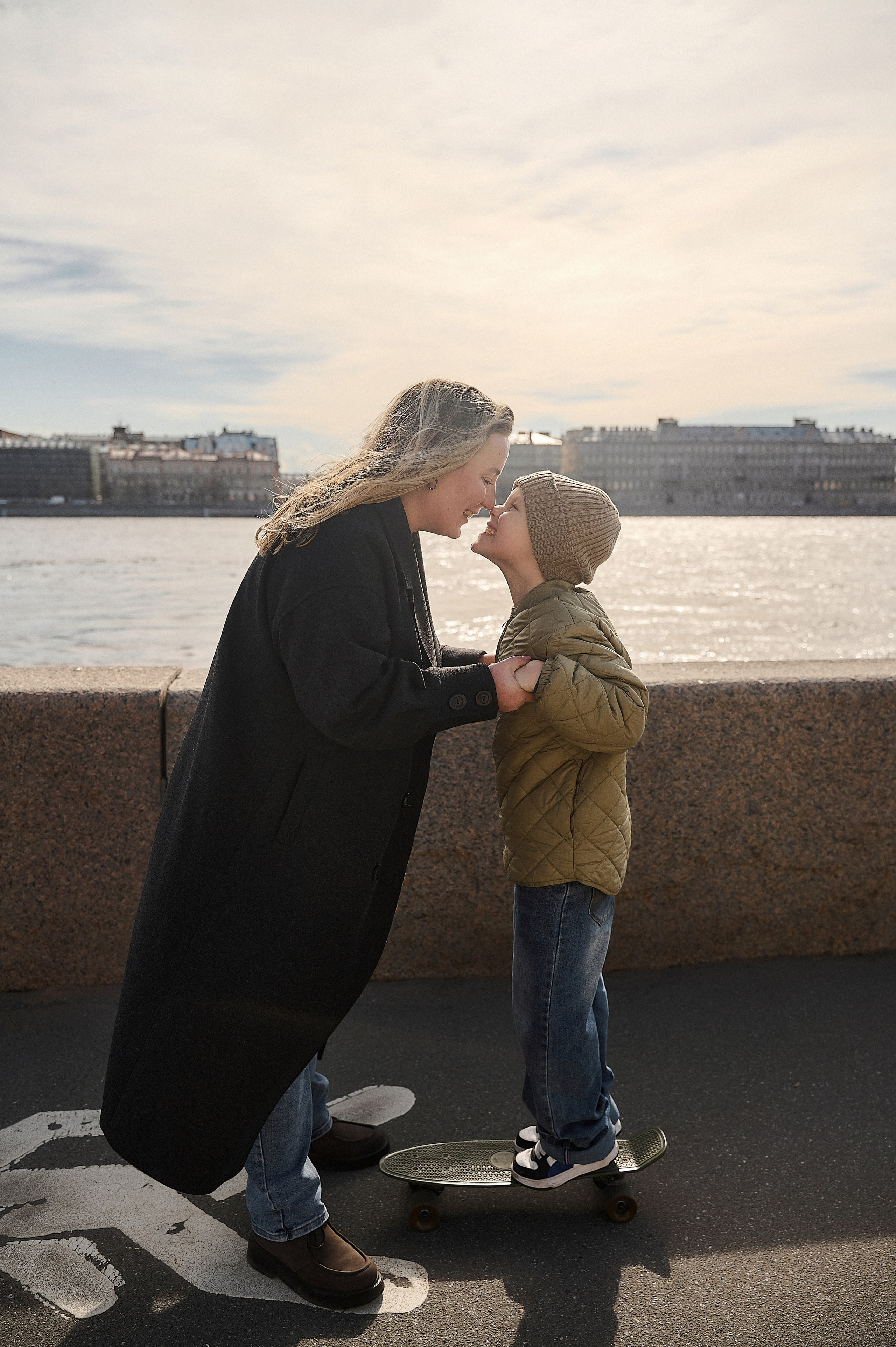 Весенняя прогулка на набережной. Семейный и детский фотограф Катерина Рожкова