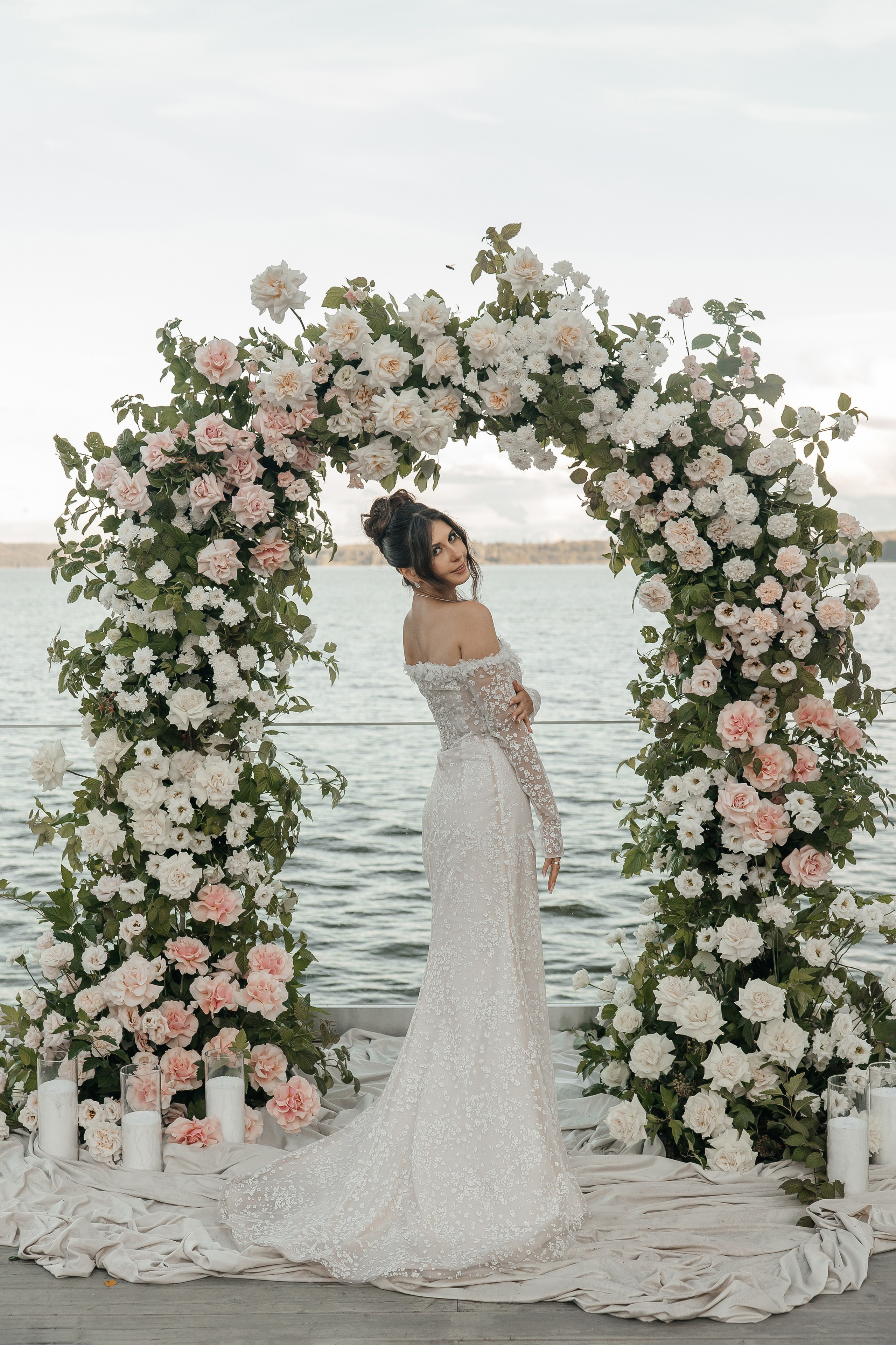 Свадебная фотосессия на площадке THE SUN LAKE VERANDA на озере Сенеж Солнечногорск