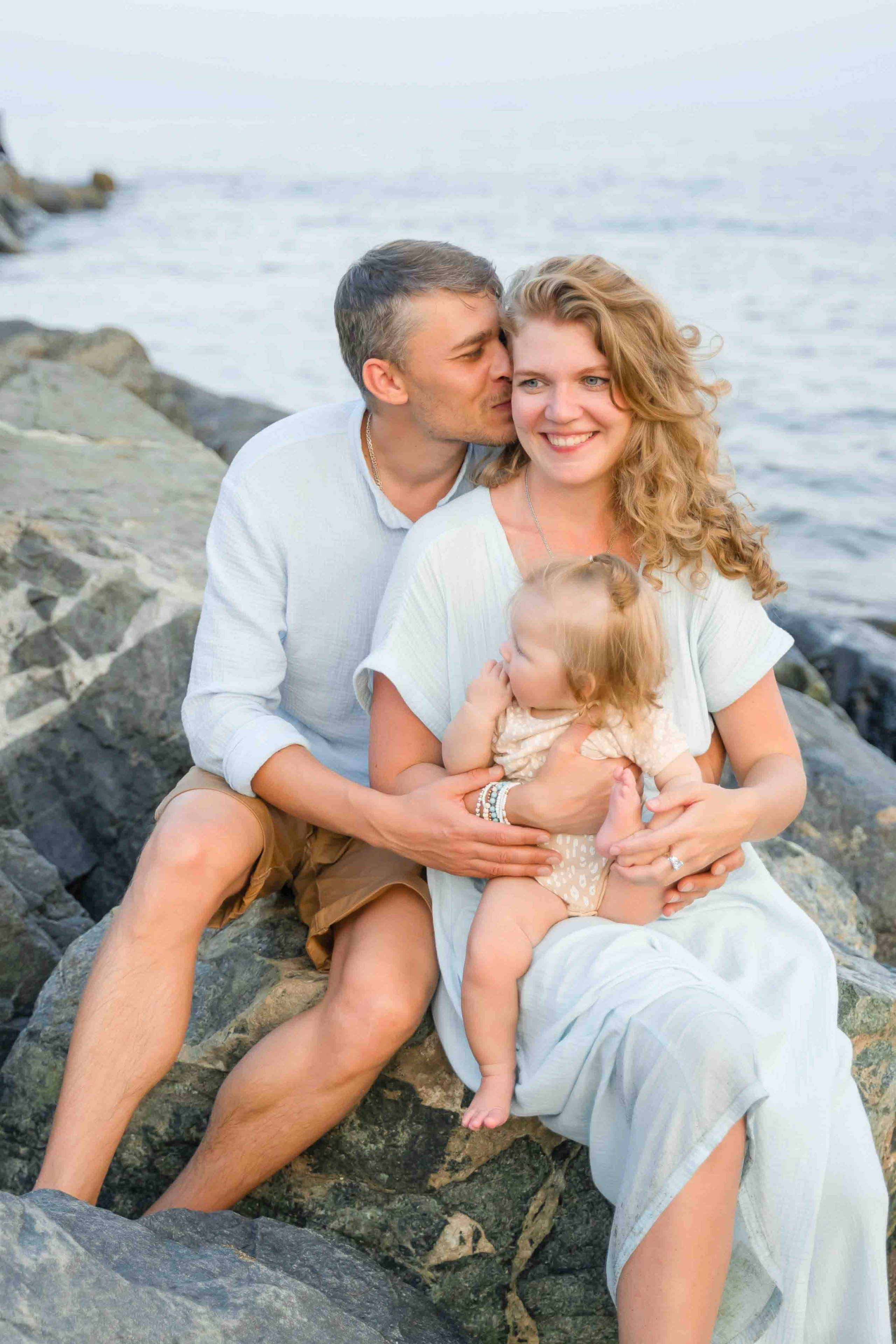 Family photographer in abu dhabi dubai sharjah fujeirah