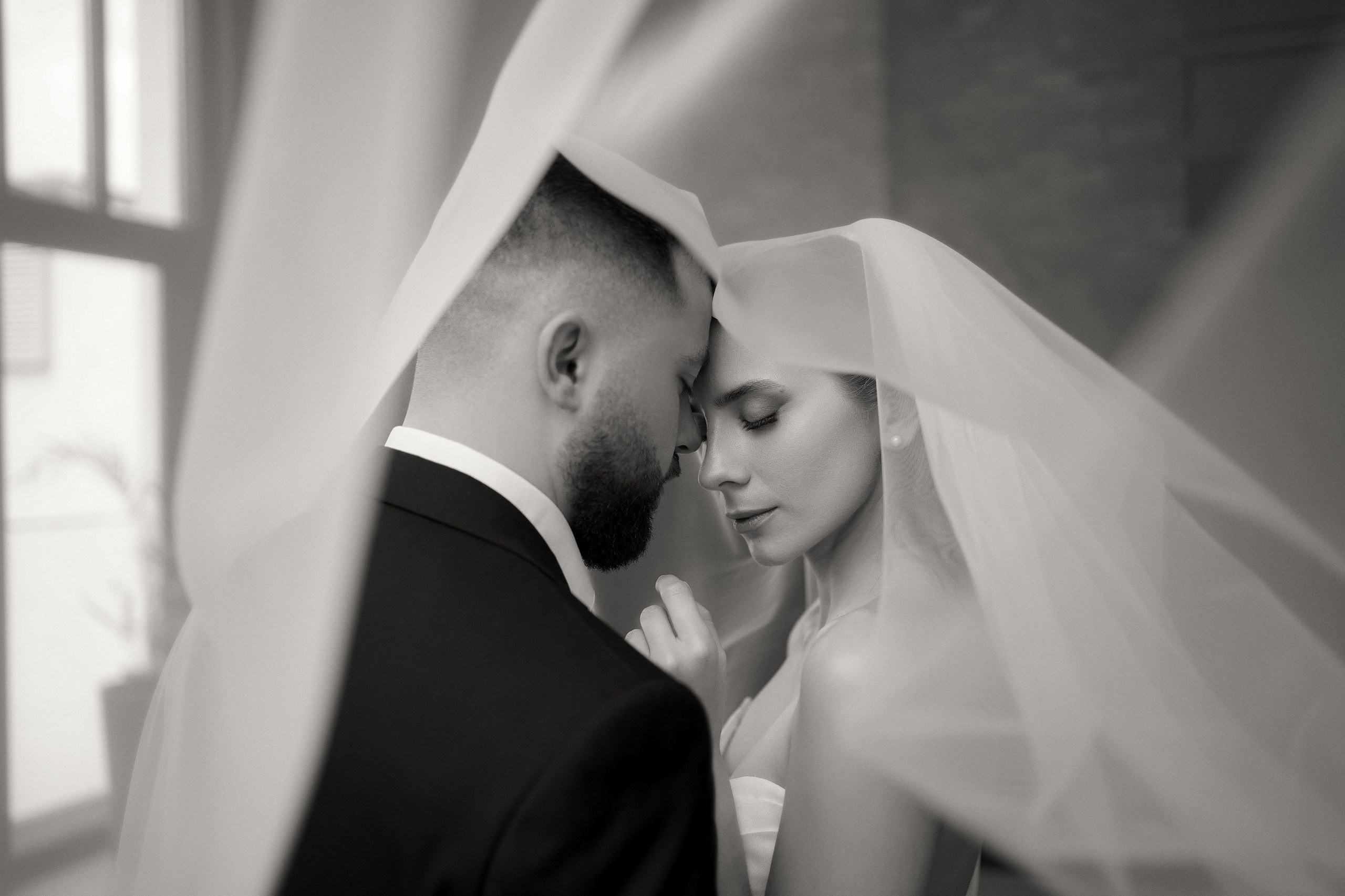 Фотограф и видеограф на свадьбу в Ростове-на-Дону 2026. Профессиональная работа, качественный результат. Свадебный фотограф в Ростове-на-Дону. Таинство Крещения и Венчания, семейные фотосессии. Алёна Чёботова