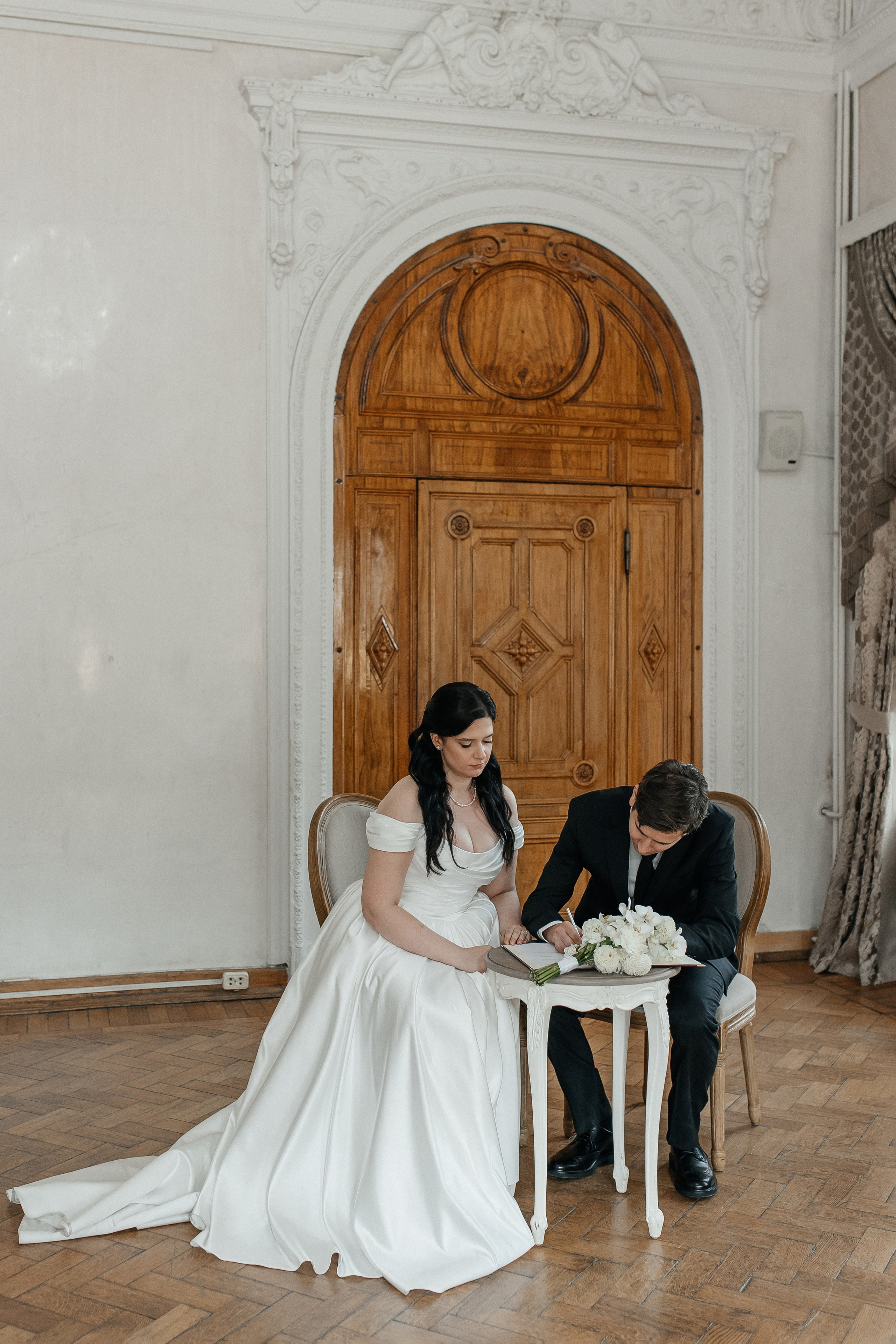 Регистрация брака в библиотеке читальне пушкина. Свадебный фотограф в Москве Дарья Олендарёва