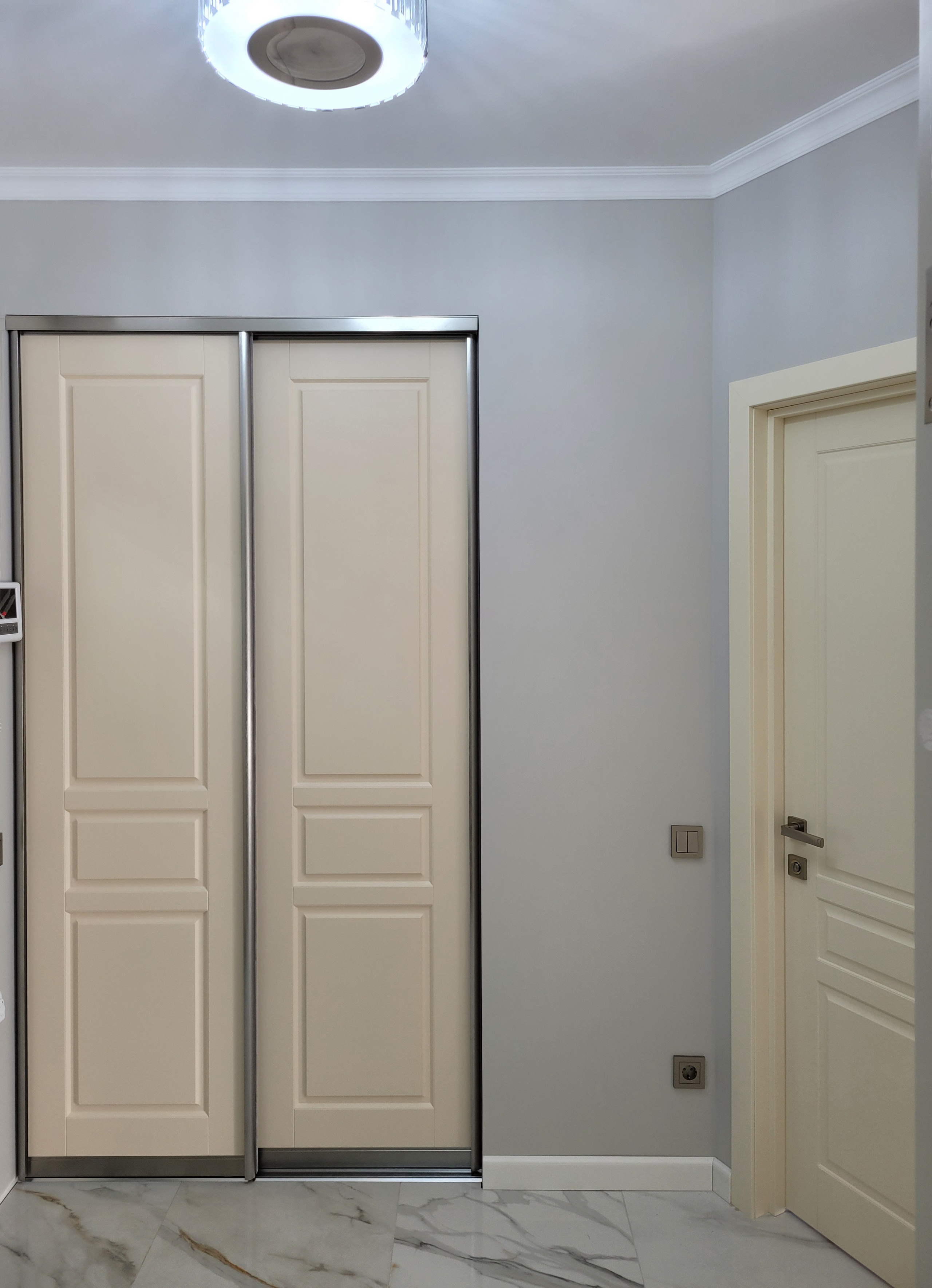 Шкафы, гардеробные и прихожие на заказ в Евпатории. Мебель на заказ в Евпатории