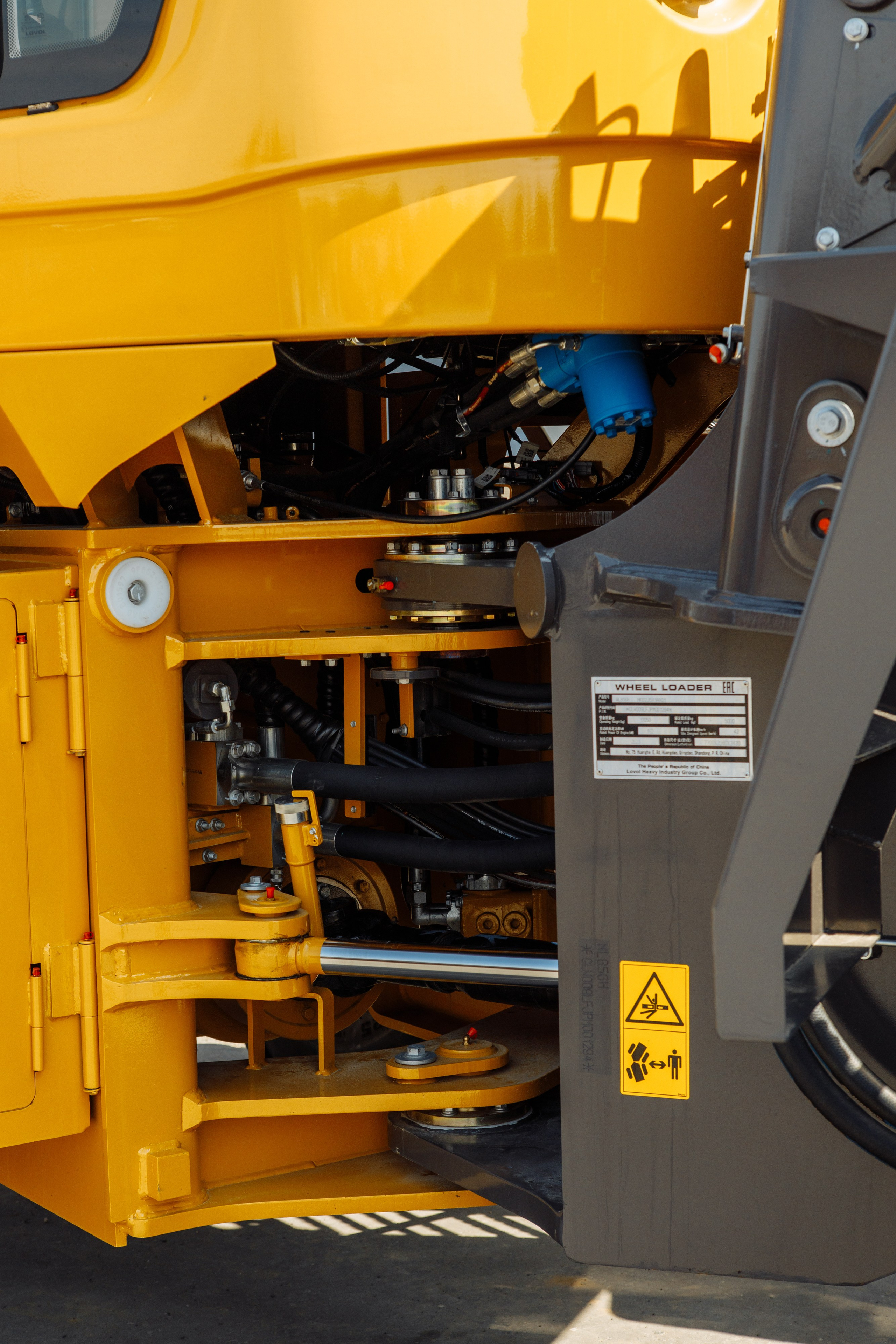 Фото фронт. погр. Weheavy WL856H. Продажа и обслуживание грузовой техники и спецтехники в г. Новосибирск компания СТИ