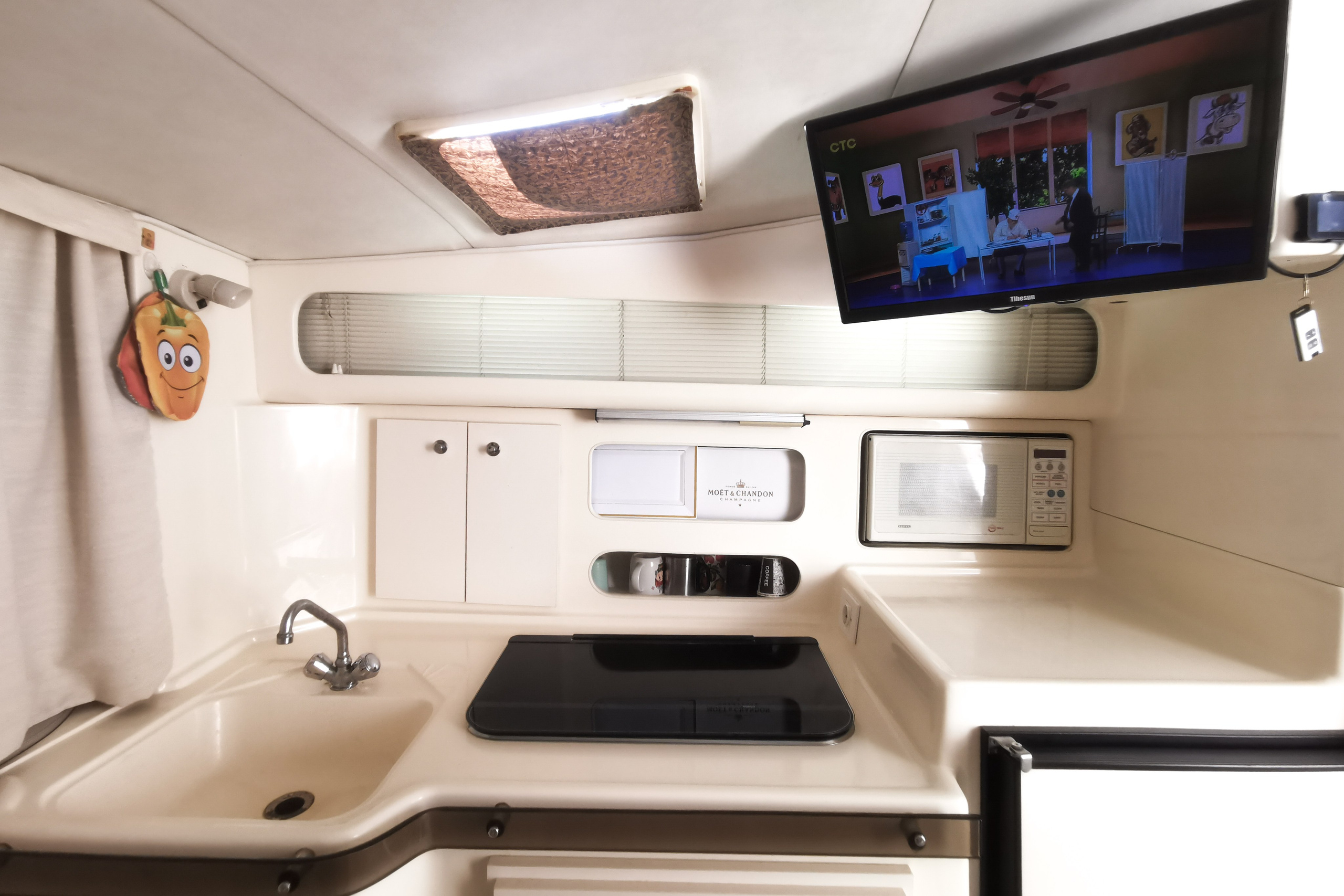 Катер Манго Аренда Яхты в Сочи Яхтанаморе YACHTNAMORE YACHTANAMORE