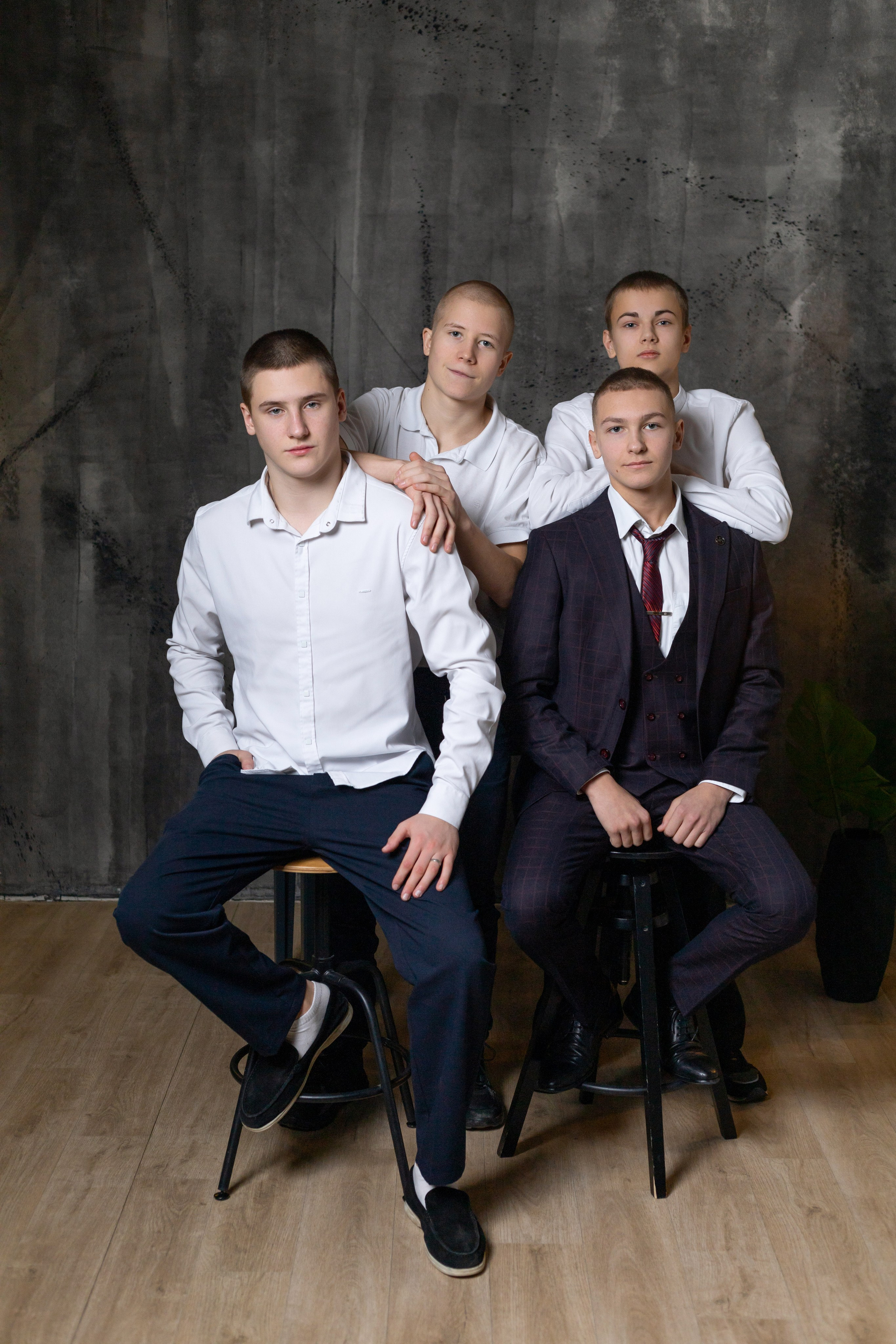 Выпускной альбом 9 и 11 класс «Гранж». Выпускные альбомы в Тюмени для школ, садов, вузов спортивных секций